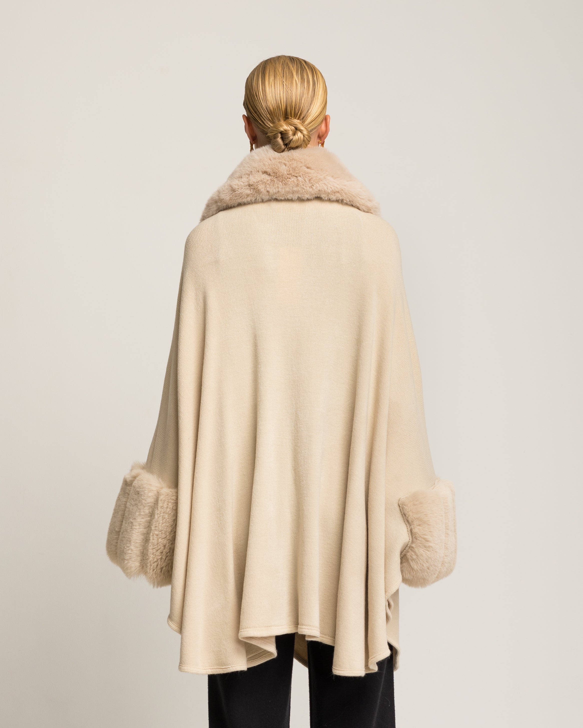 Poncho com Detalhes Horizontais na Frente Bordeaux-4