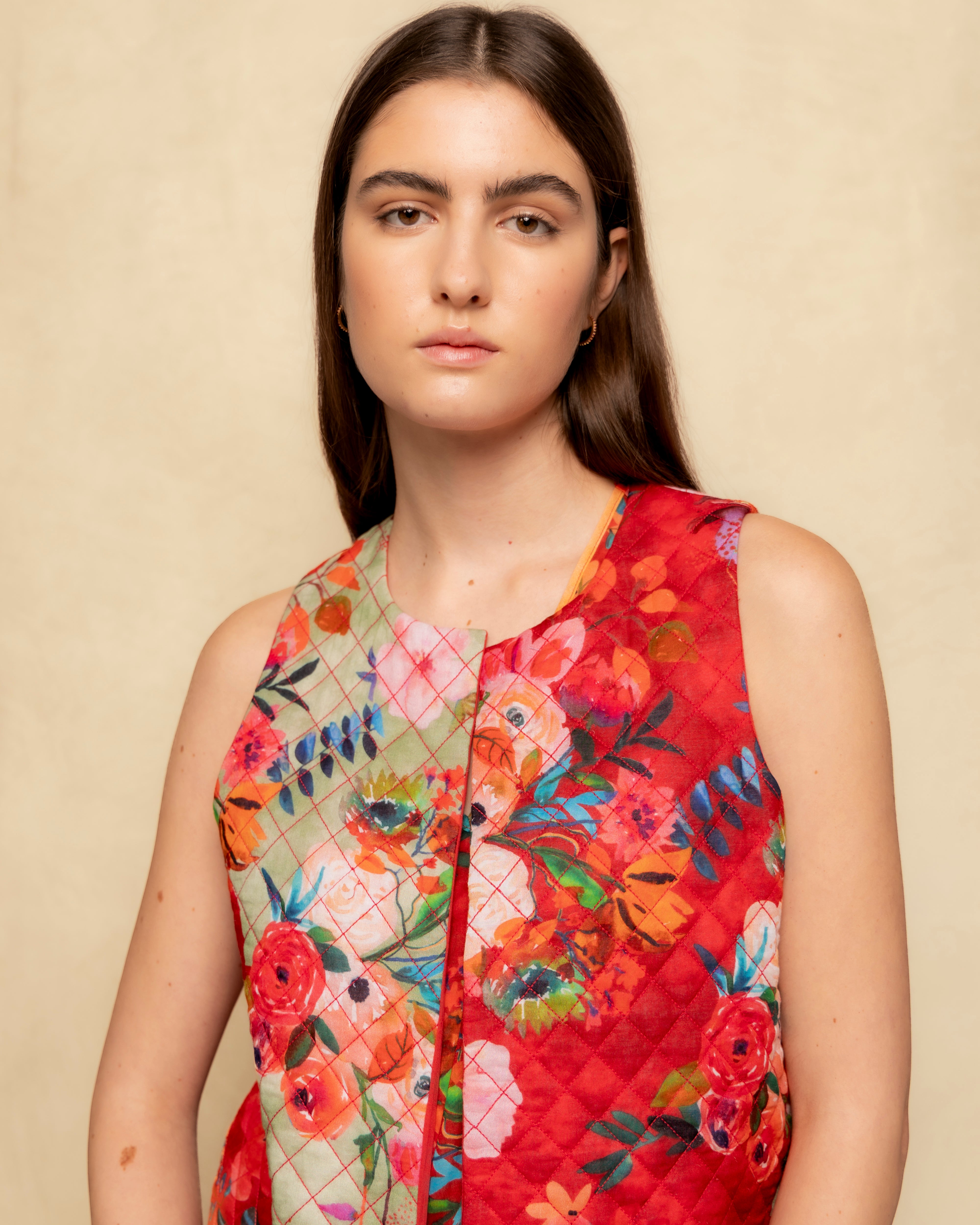 Colete Acolchoado com Estampado Floral Vermelho-3