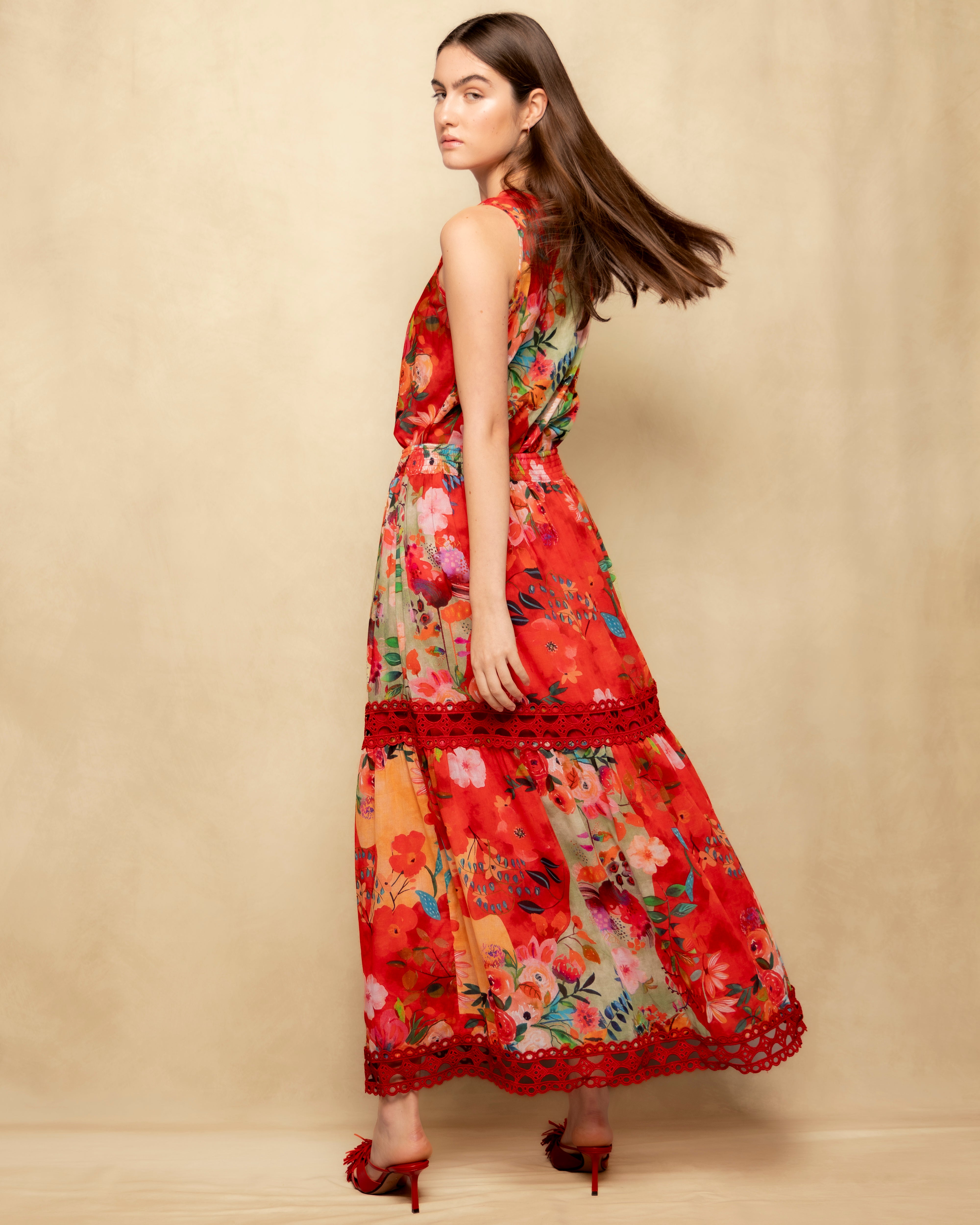 Saia Comprida Floral com Renda e Volume Vermelho-4