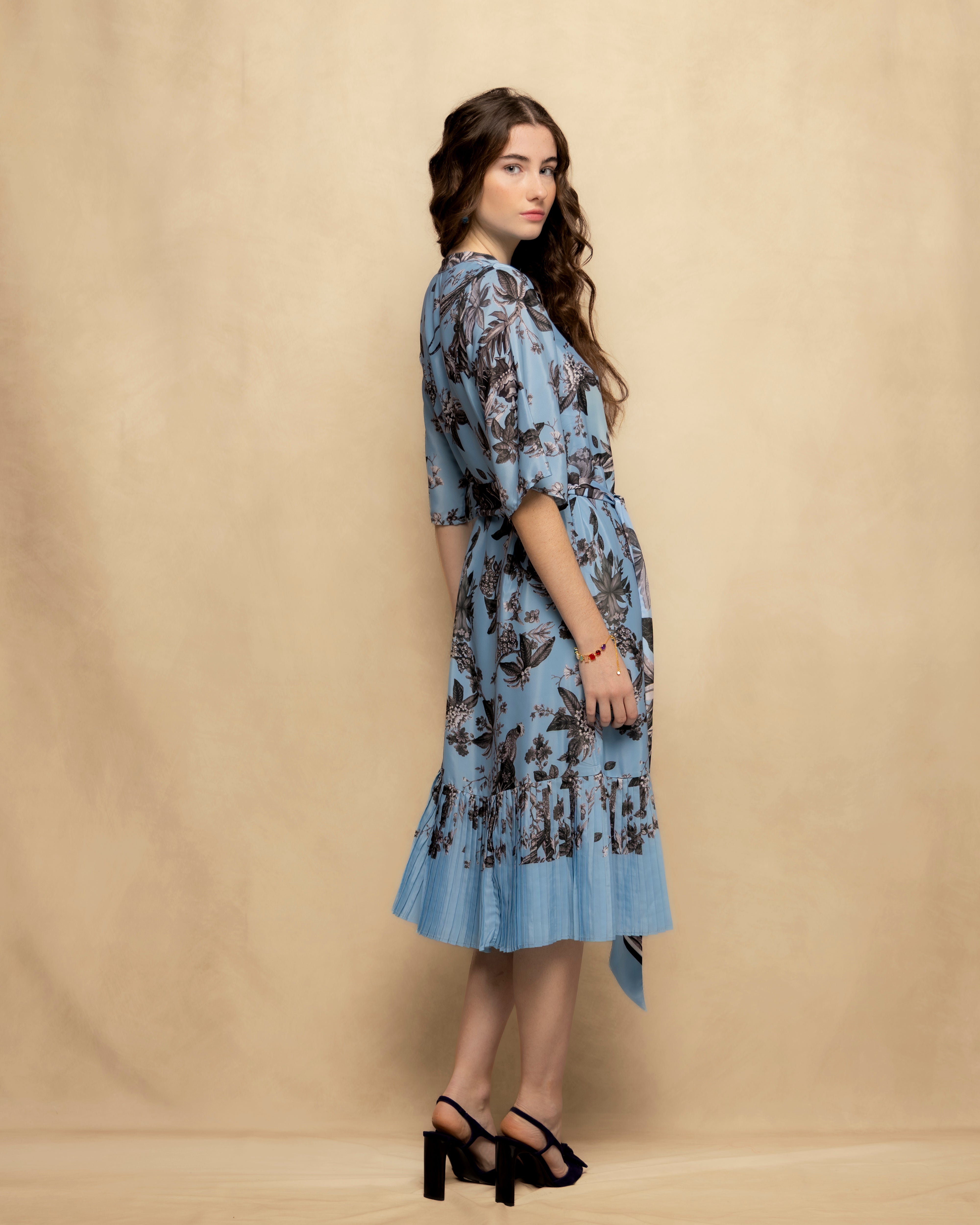 Vestido Midi Estampado com Decote em V e Cinto Azul-3
