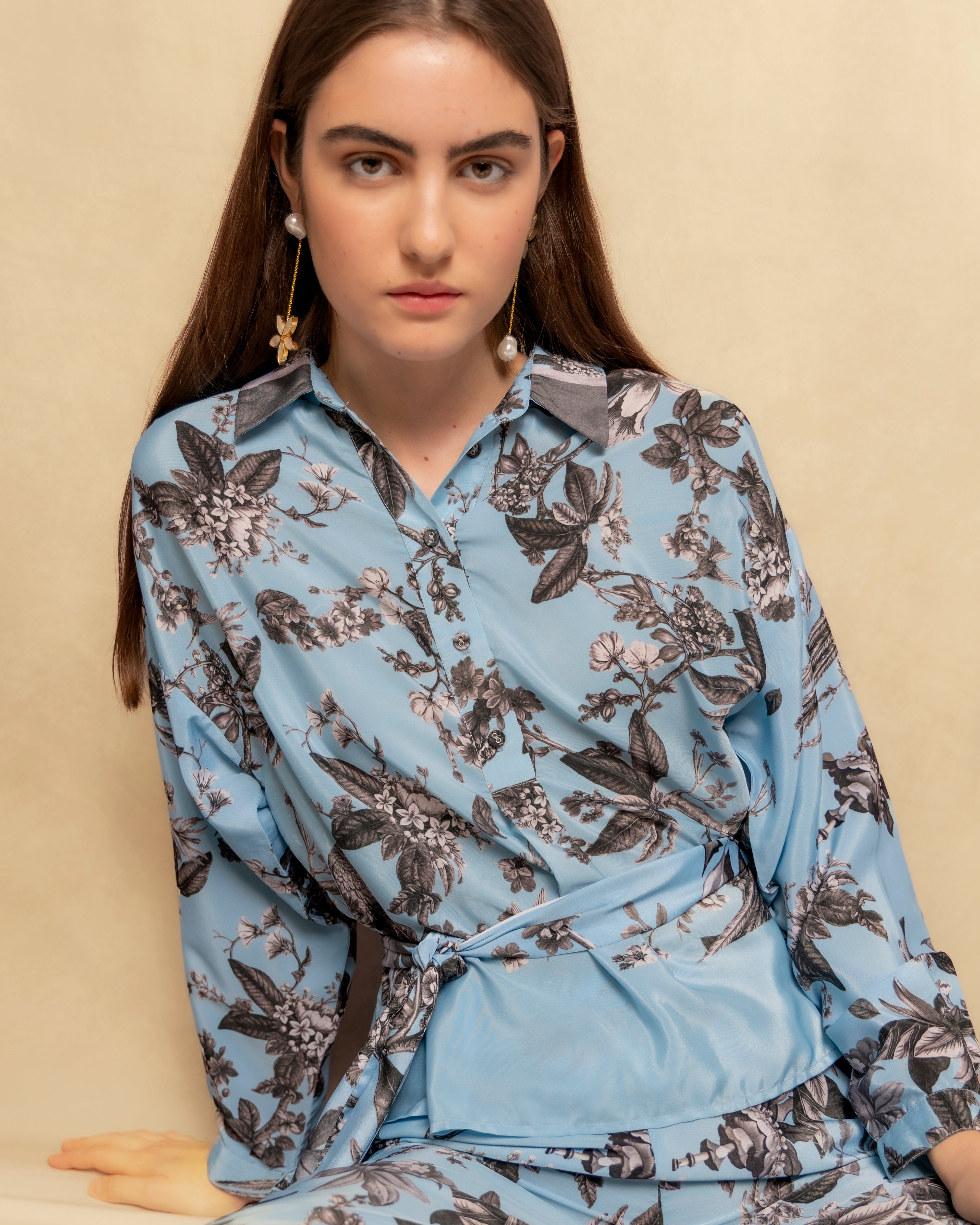 Blusa Fluida Estampada com Gola Tipo Camisa e Manga Comprida Azul-4