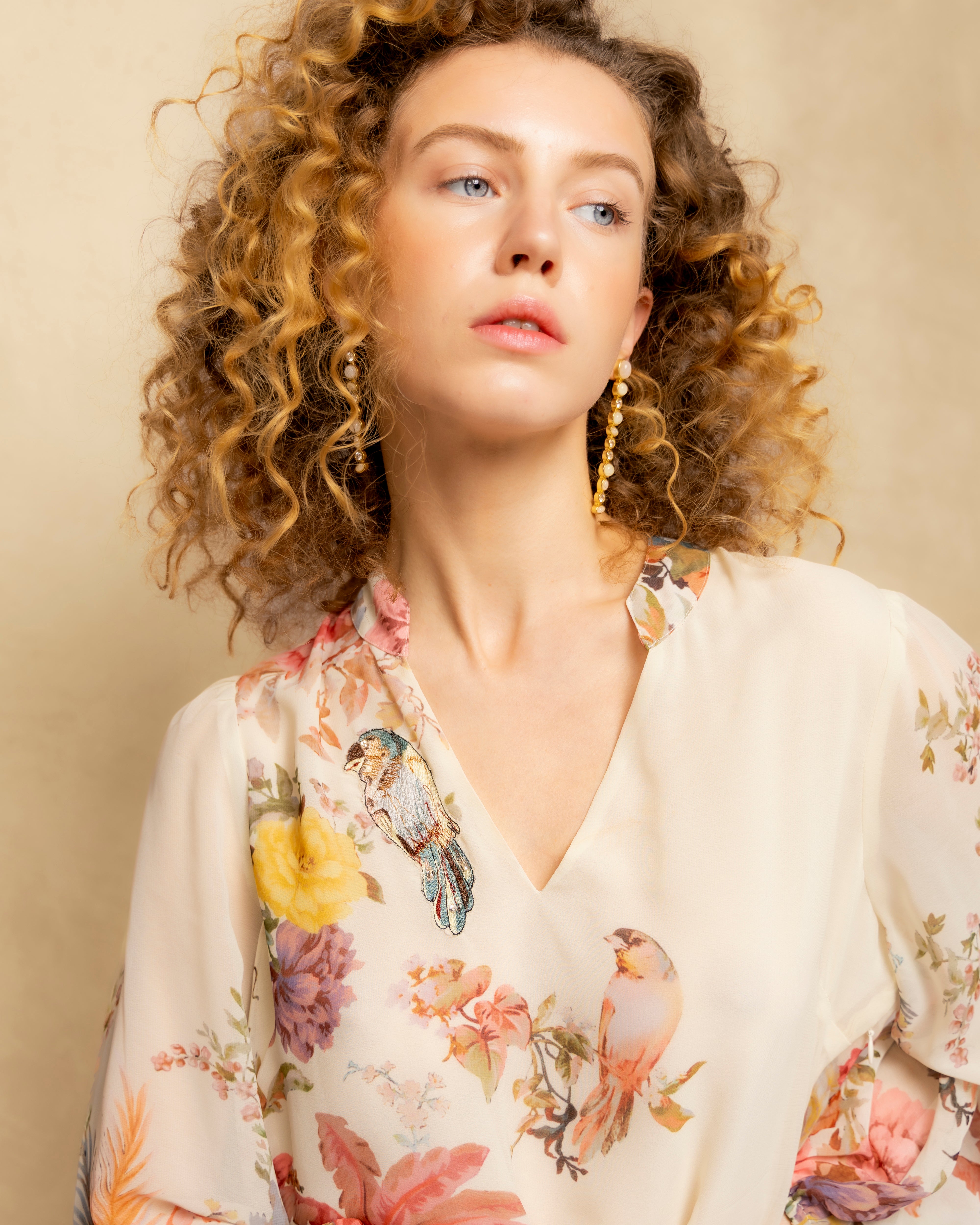 Vestido Curto com Estampado Floral e Manga Abalonada Amarelo-4