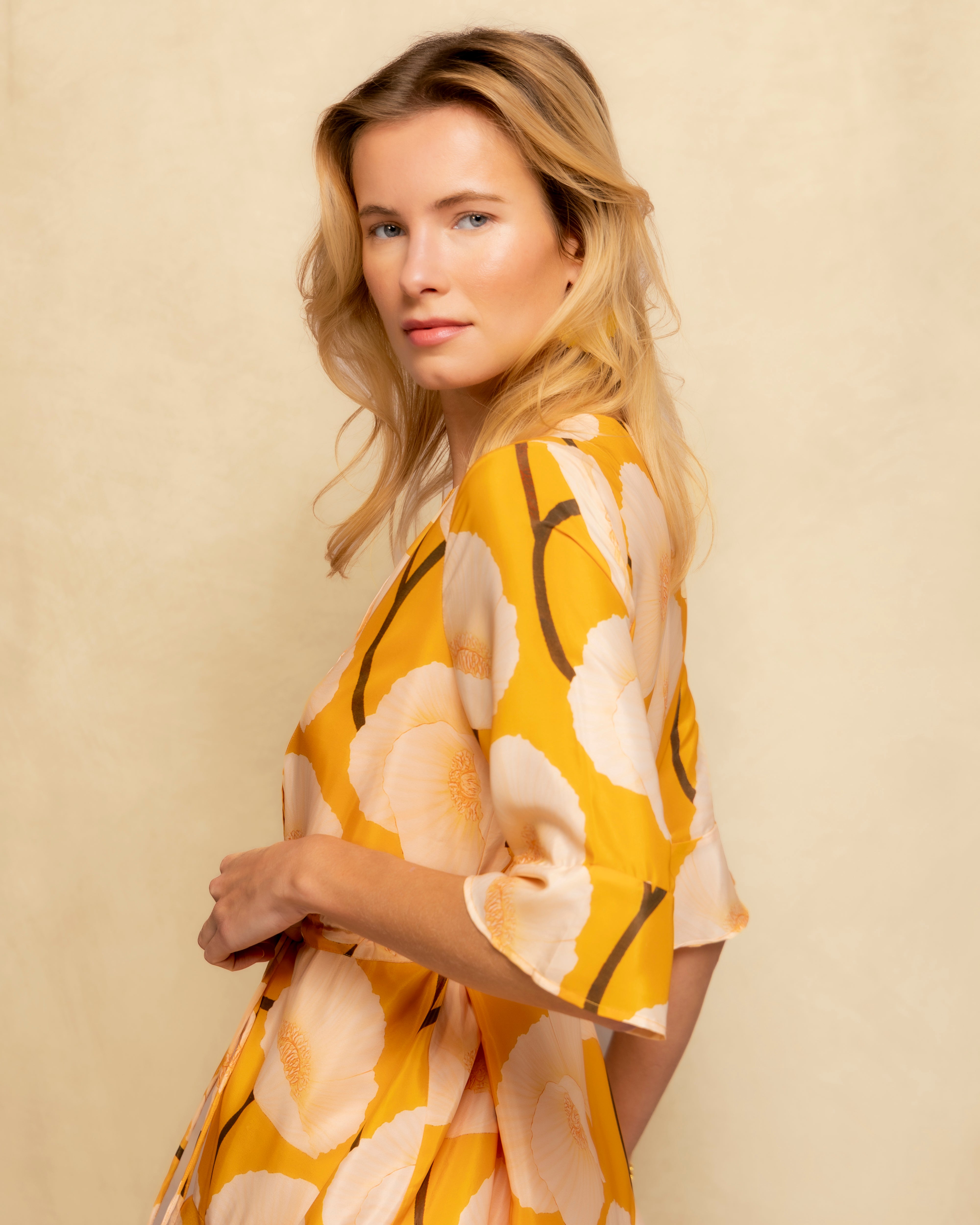 Vestido Curto com Manga Folho e Estampado Floral Maxi Amarelo-4