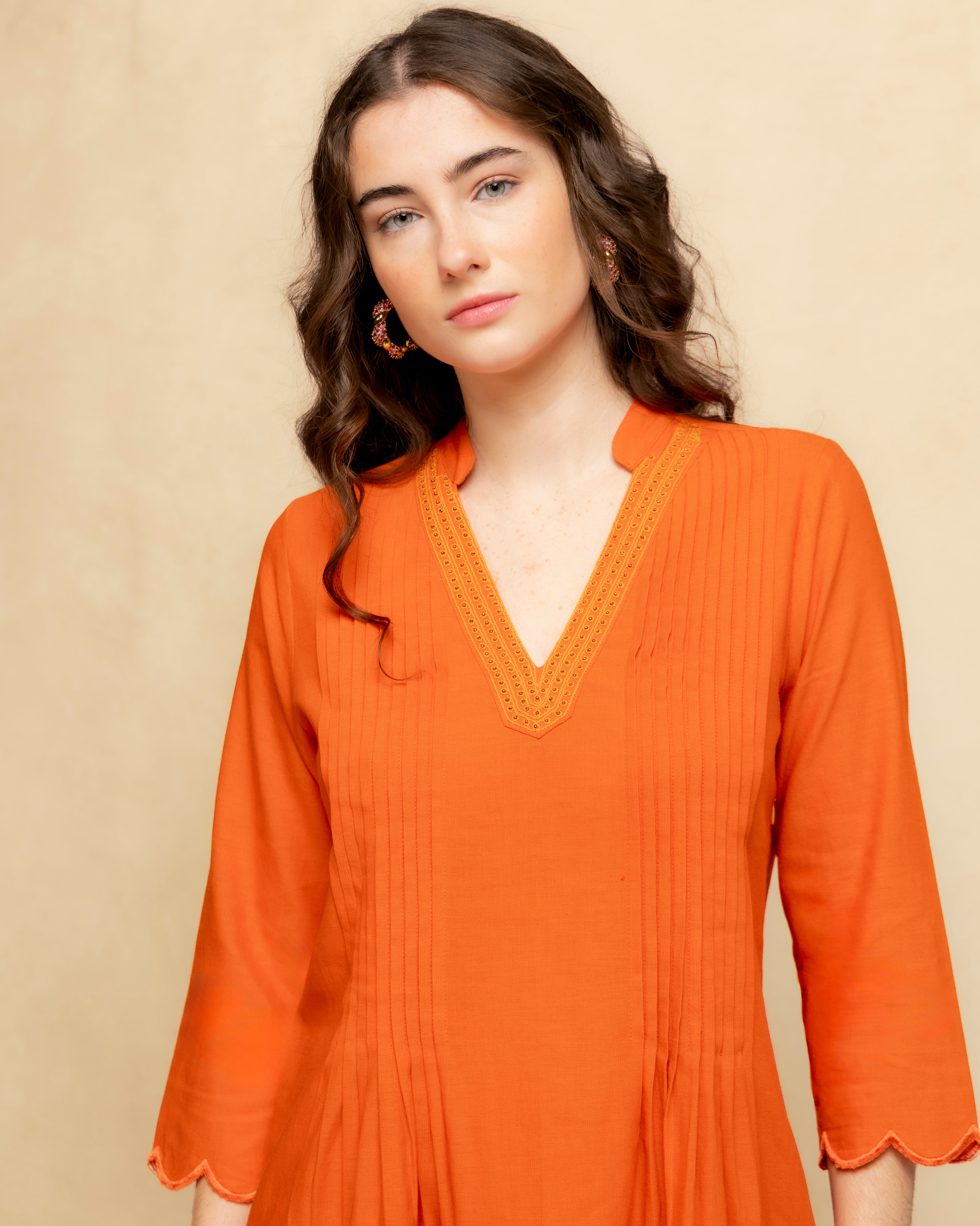 Vestido Curto Fluido com Decote em V e Manga Ampla Laranja-3