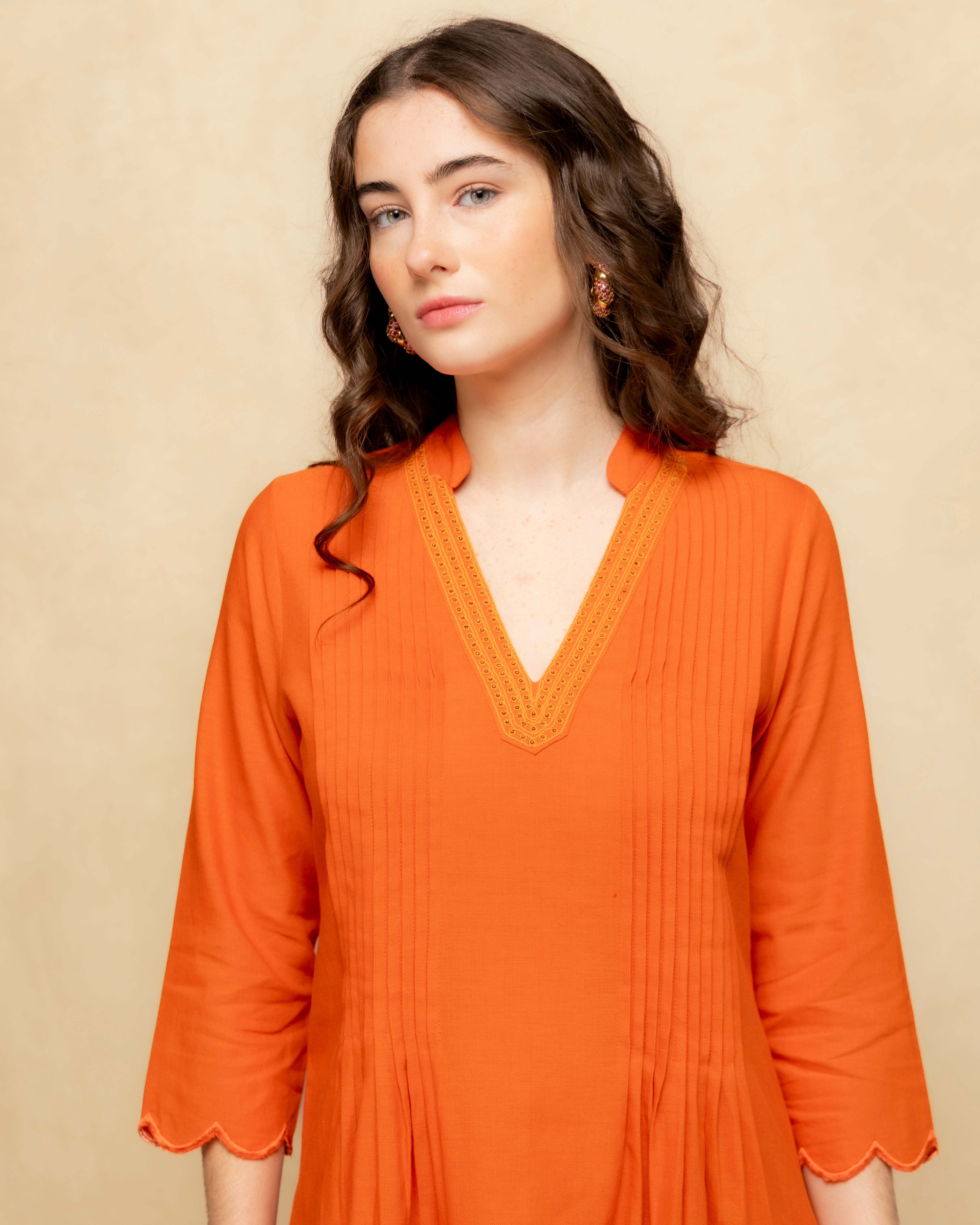 Vestido Curto Fluido com Decote em V e Manga Ampla Laranja-4
