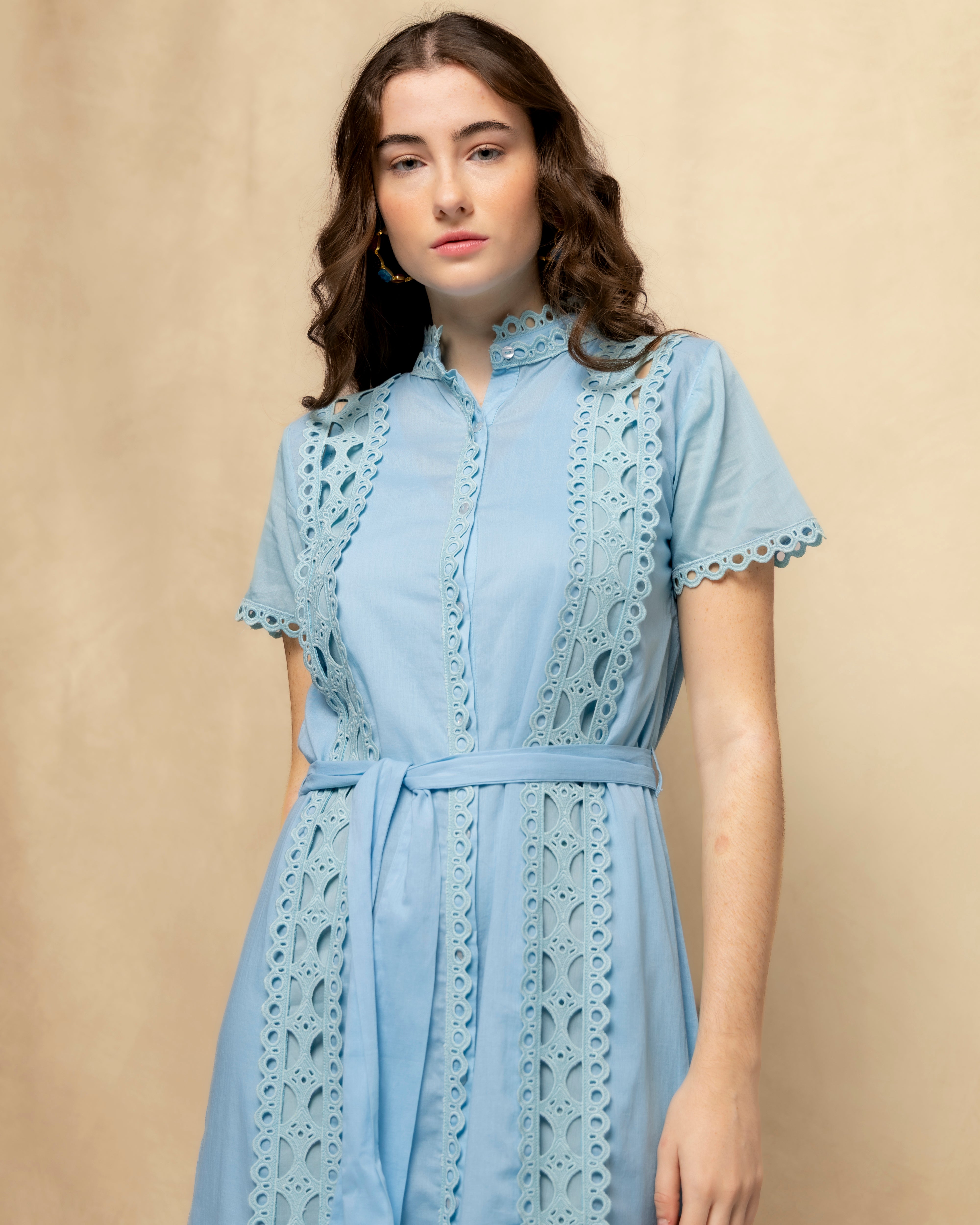 Vestido Midi de Algodão com Renda Perfurada e Cinto Azul-claro-4