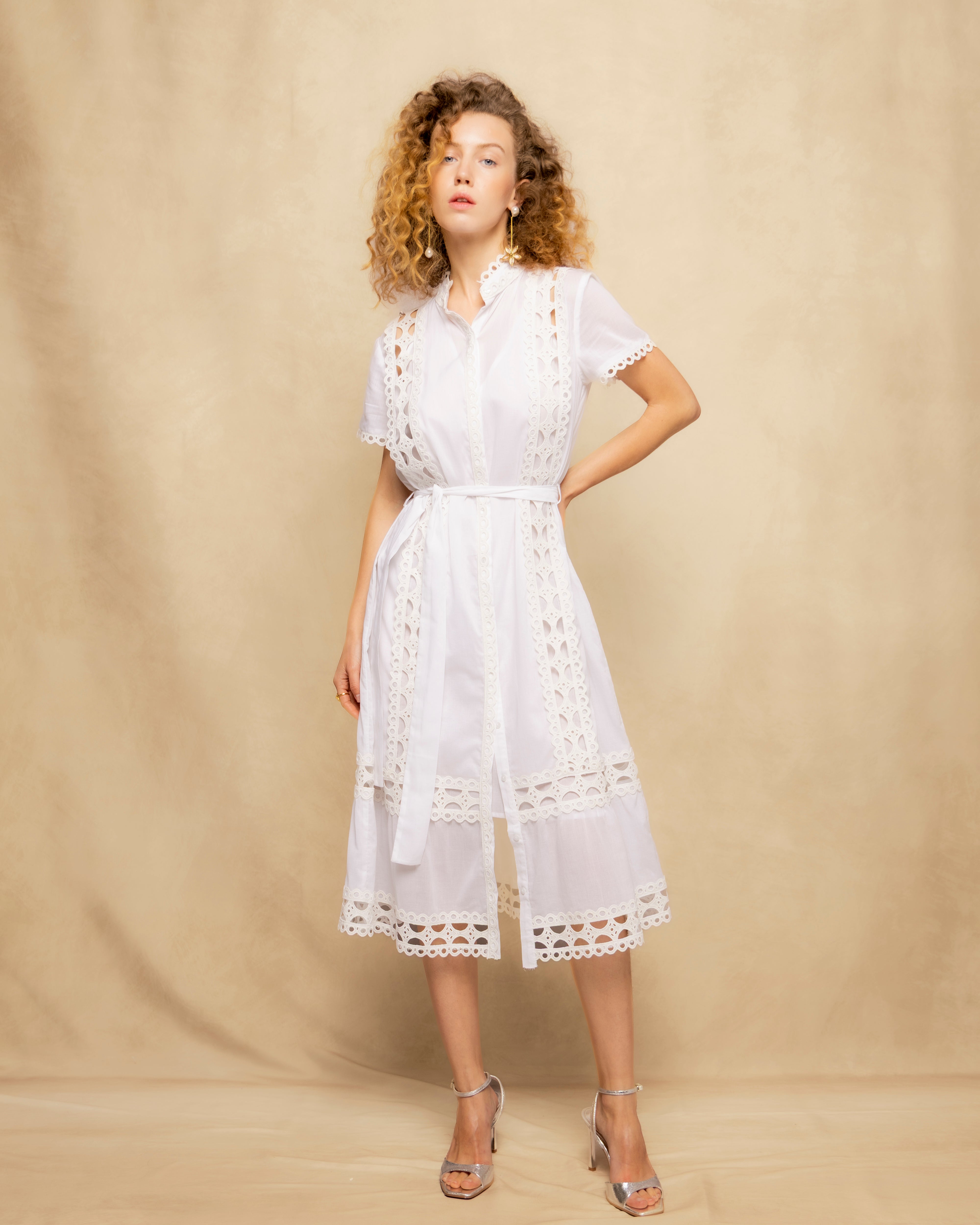 Vestido Midi de Algodão com Renda Perfurada e Cinto Branco-1