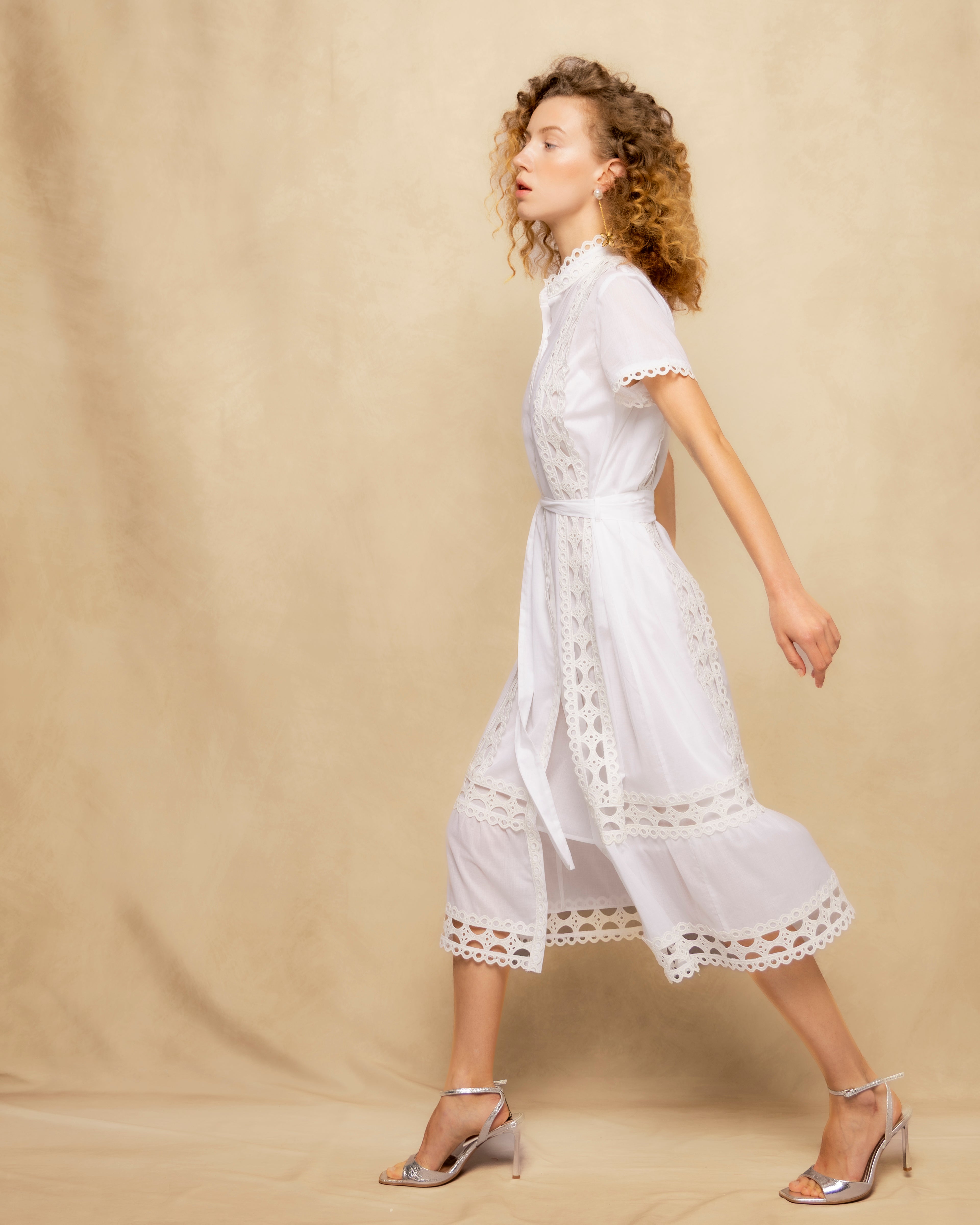 Vestido Midi de Algodão com Renda Perfurada e Cinto Branco-5