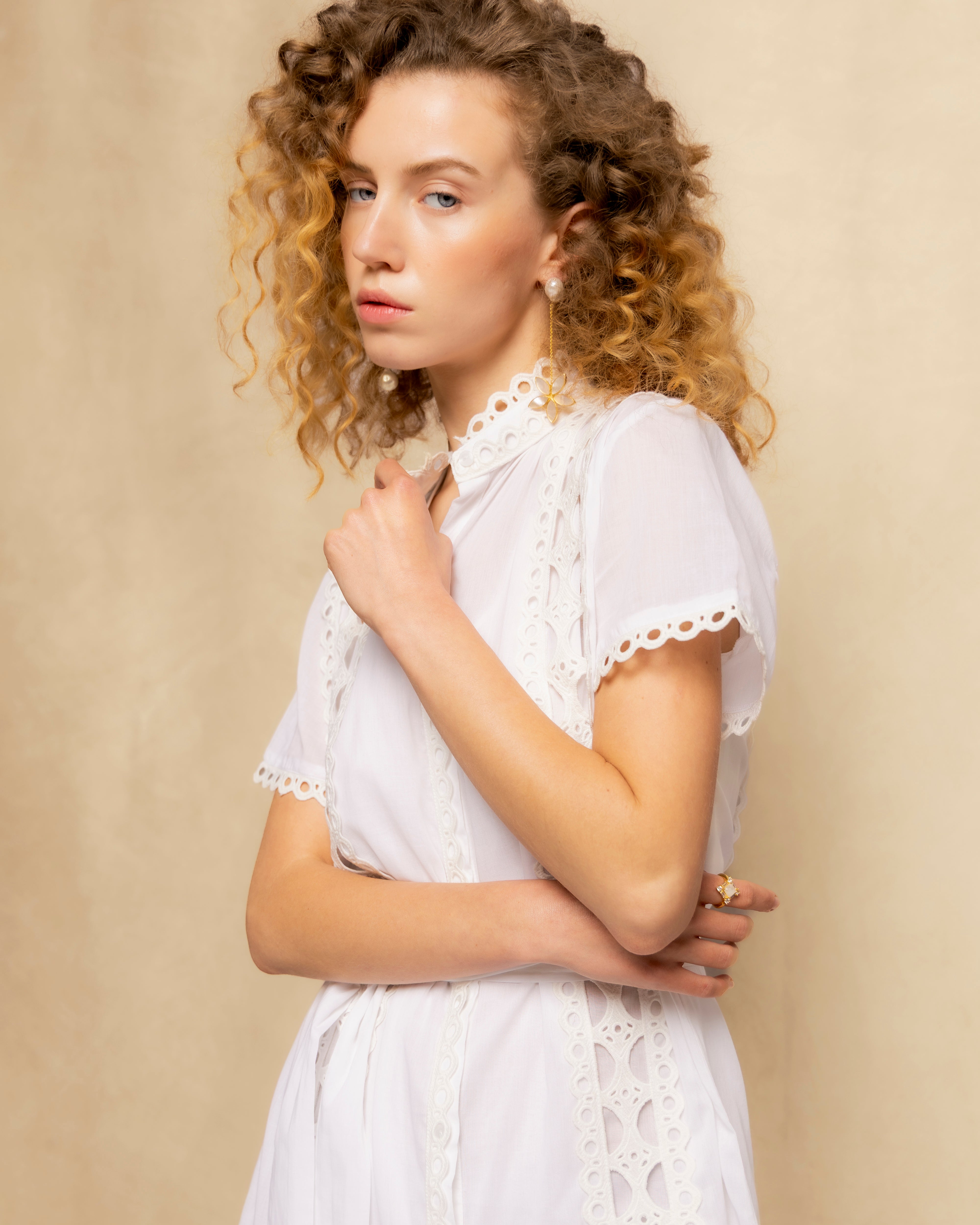 Vestido Midi de Algodão com Renda Perfurada e Cinto Branco-7