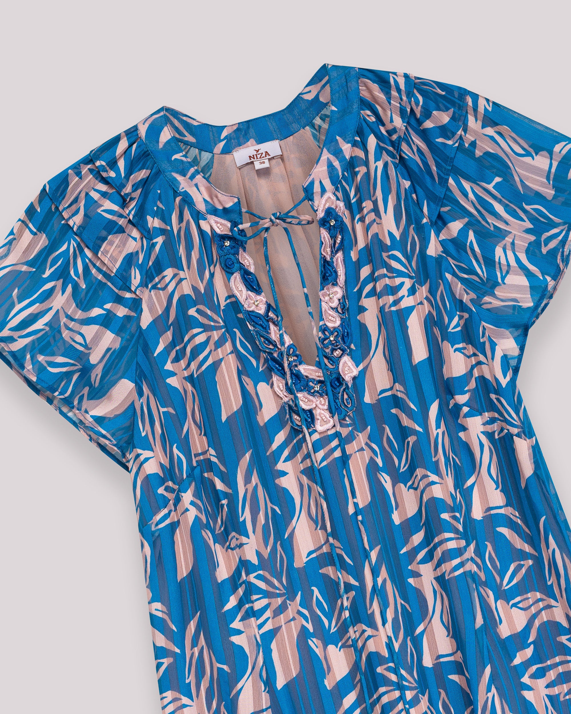 Vestido Curto com Manga Curta e Detalhe Decorativo no Decote Azul-7
