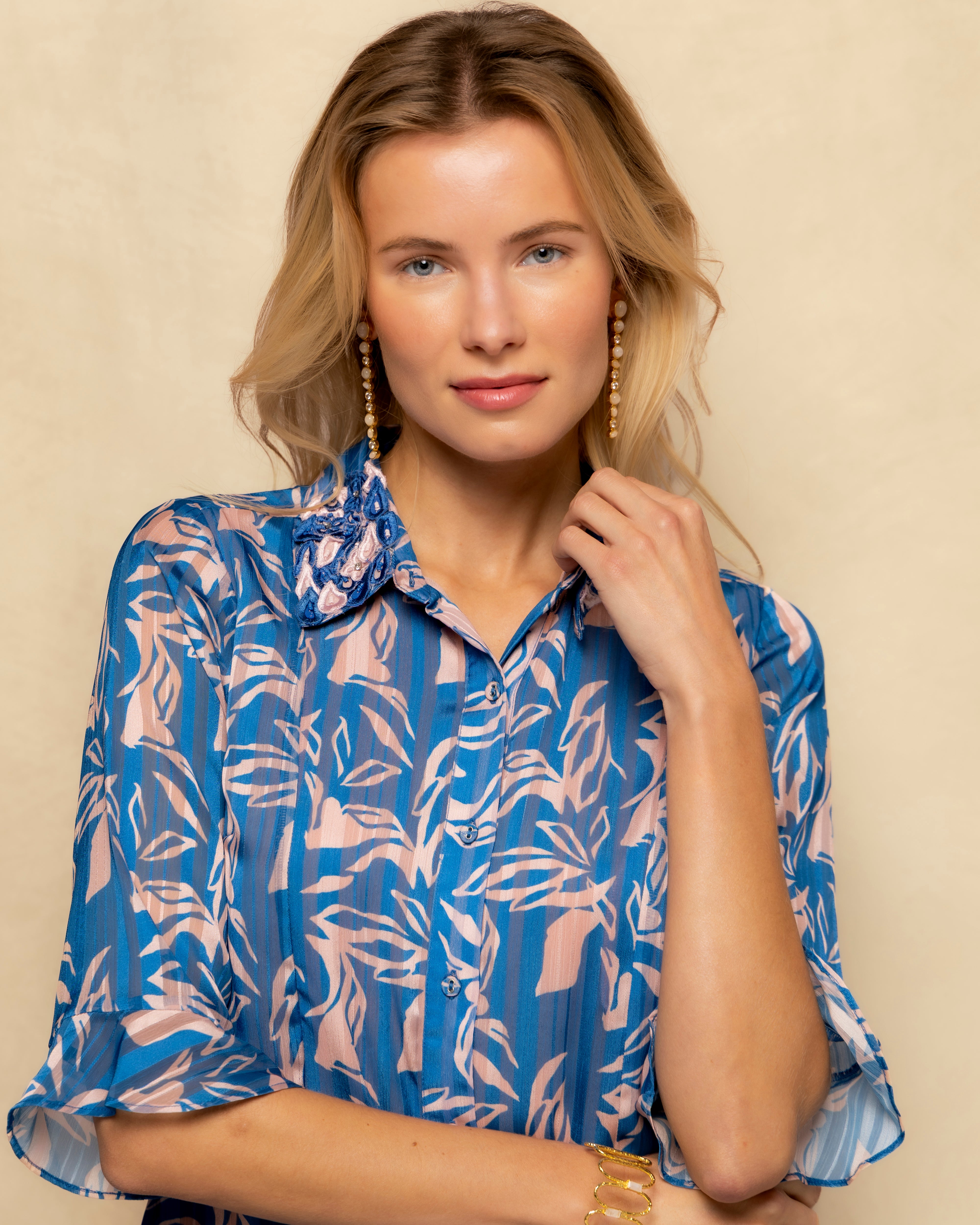 Blusa com Manga Ampla e Fecho de Botões Azul-5