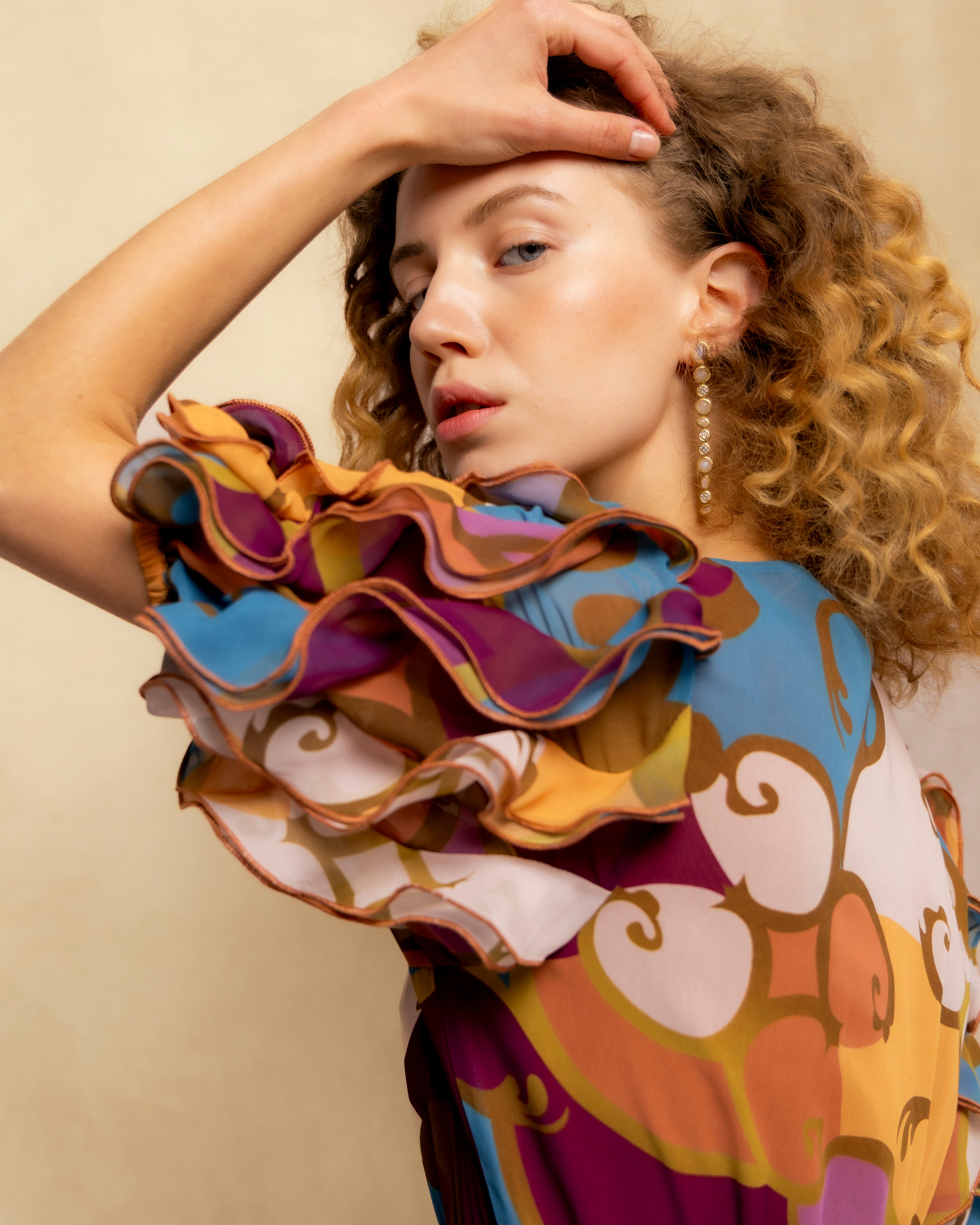 Vestido Comprido Fluido com Decote em V e Folho Decorativo Multicolor-3