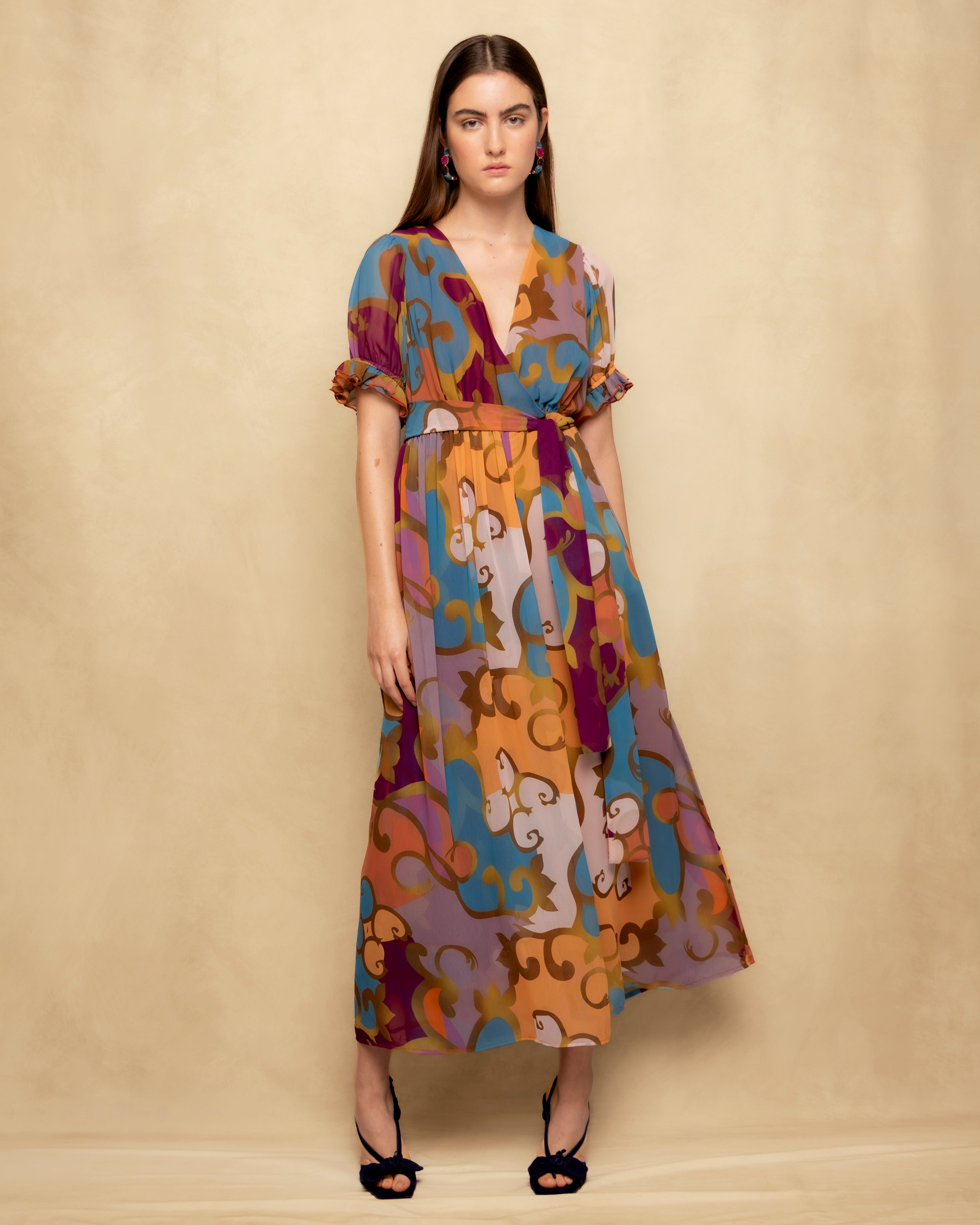 Imagem 0 de Macacão Comprido Cruzado com Manga Curta e Cinto Ajustável