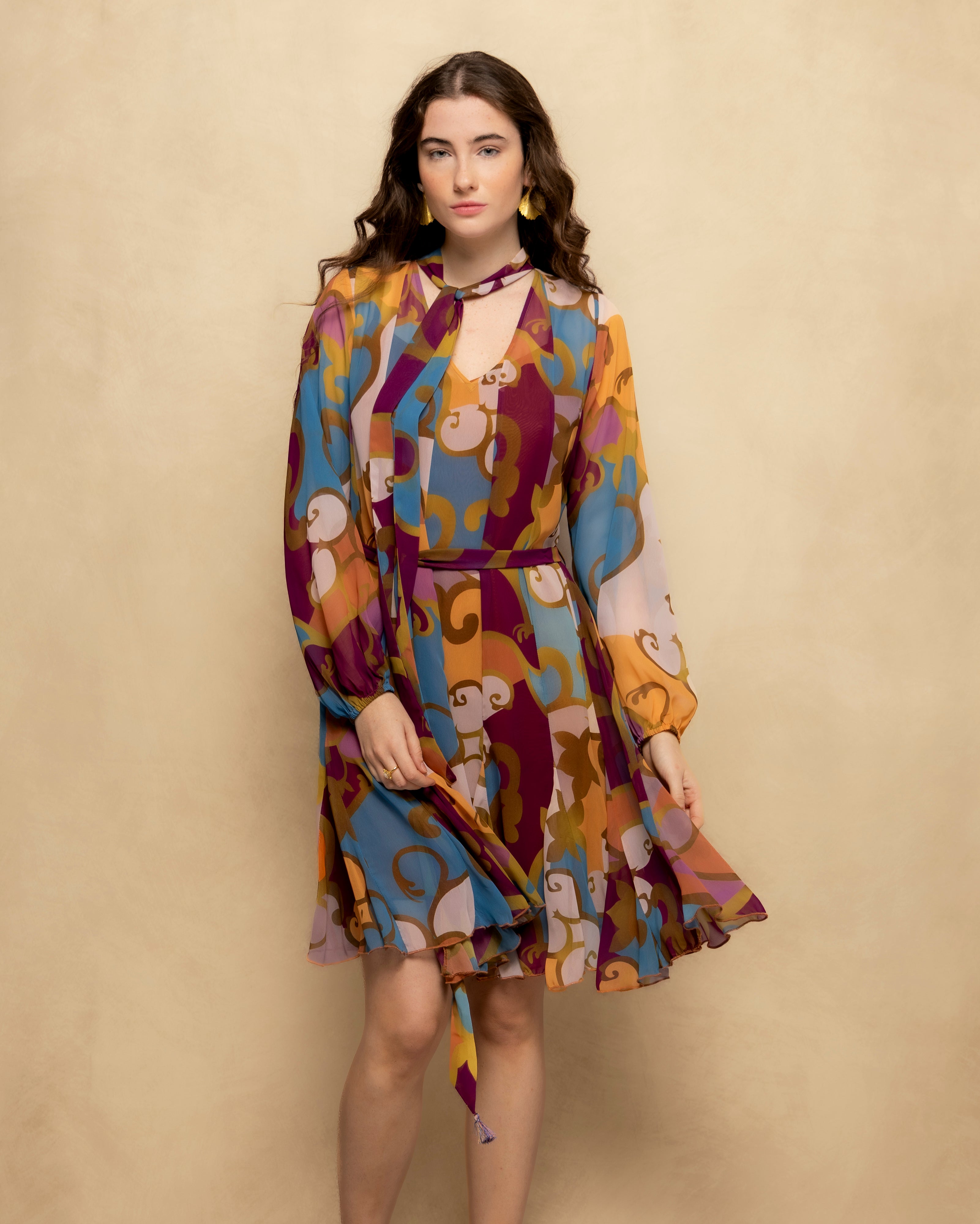 Vestido Curto Tipo Camisa com Manga Comprida e Laçada Multicolor-2