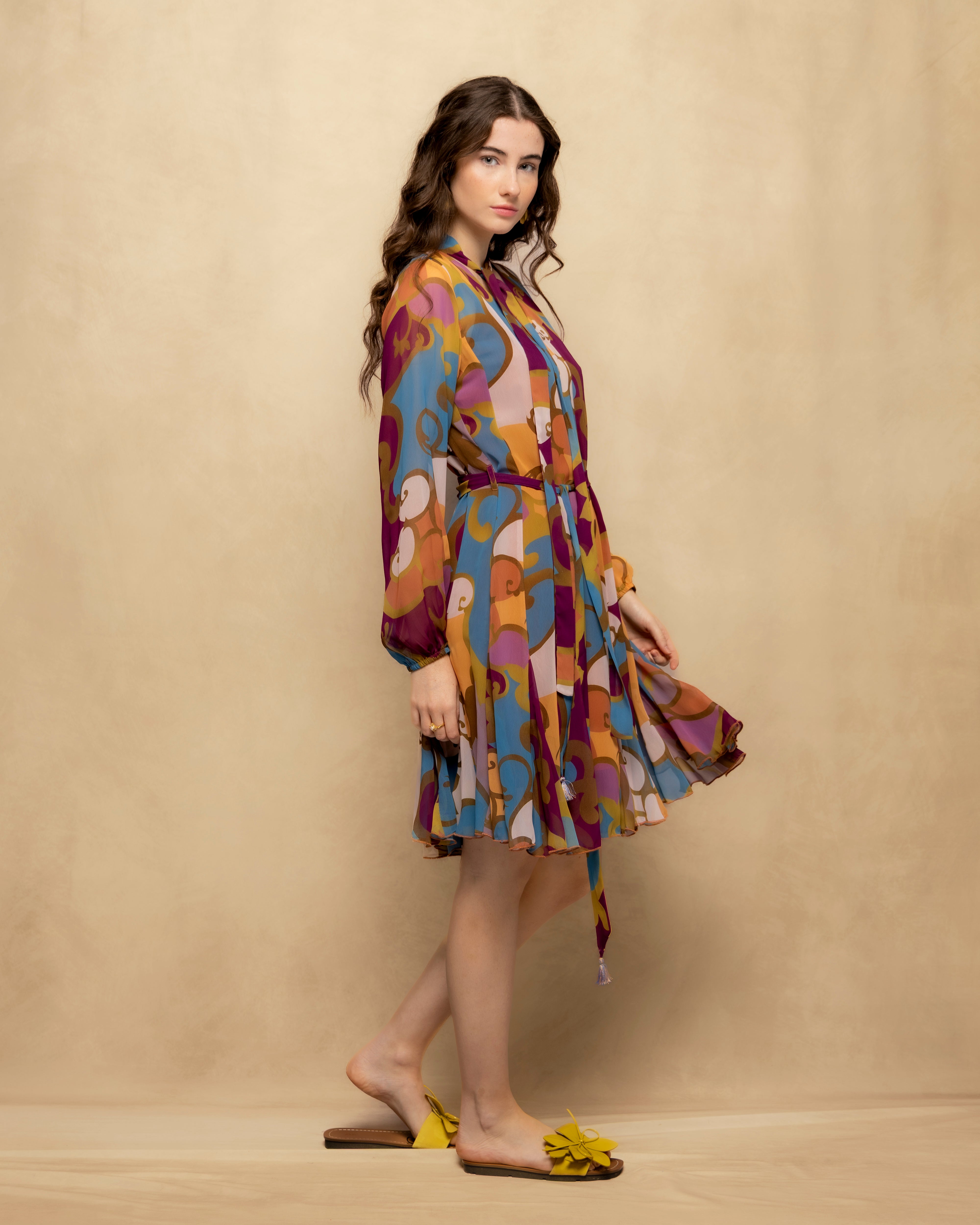 Vestido Curto Tipo Camisa com Manga Comprida e Laçada Multicolor-4