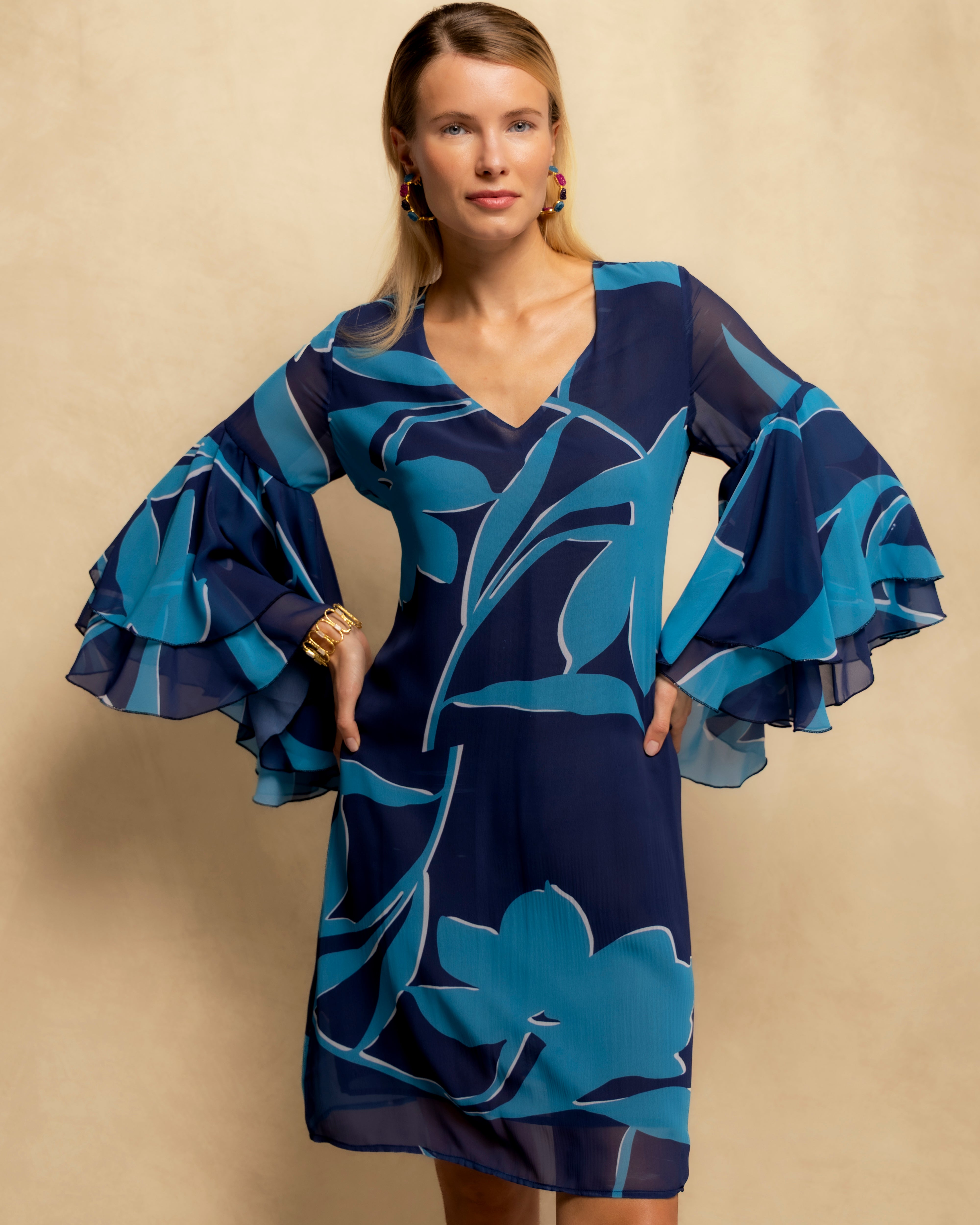 Vestido Curto Amplo com Manga Folho e Decote em V Azul-claro-1