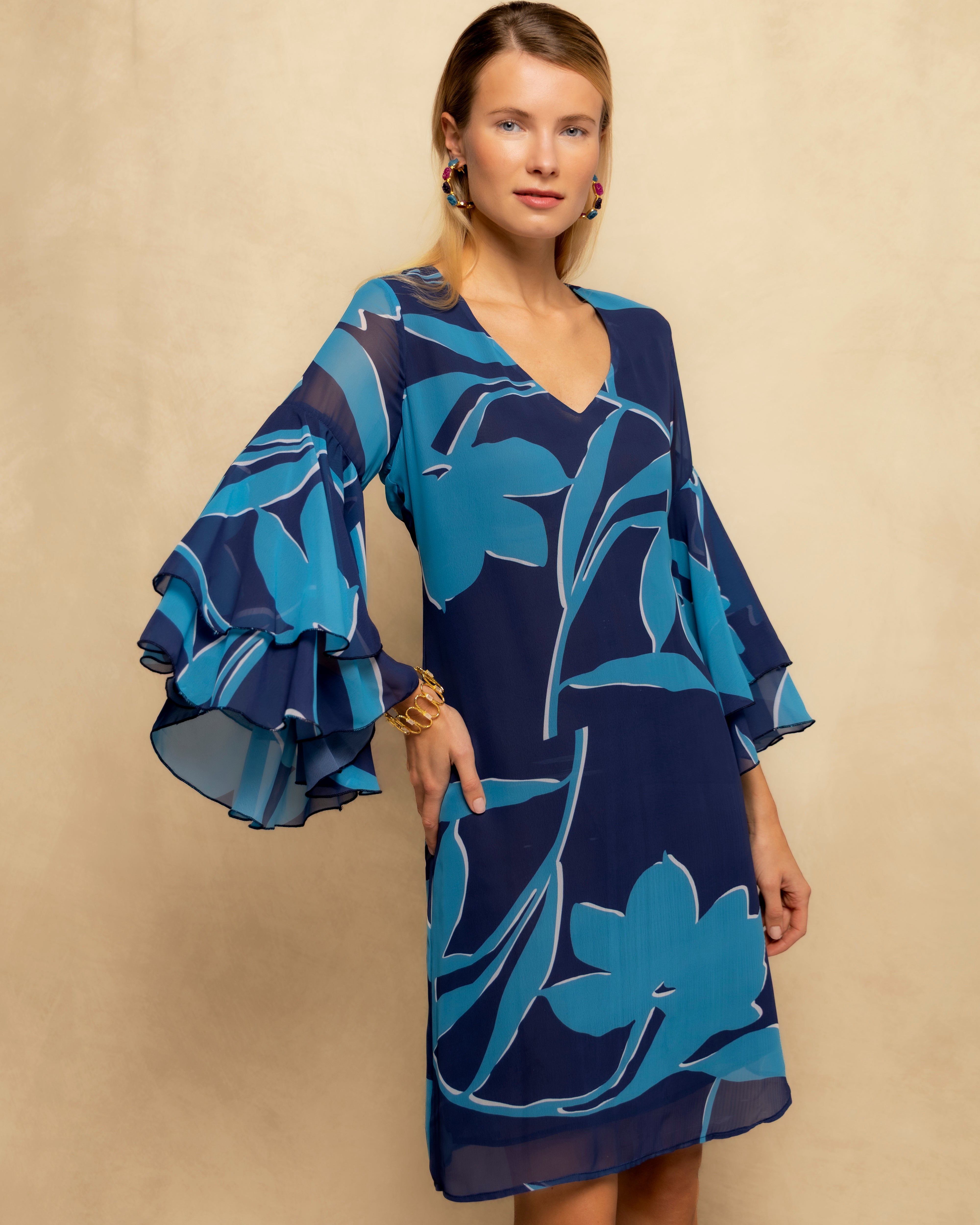 Vestido Curto Amplo com Manga Folho e Decote em V Azul-claro-2