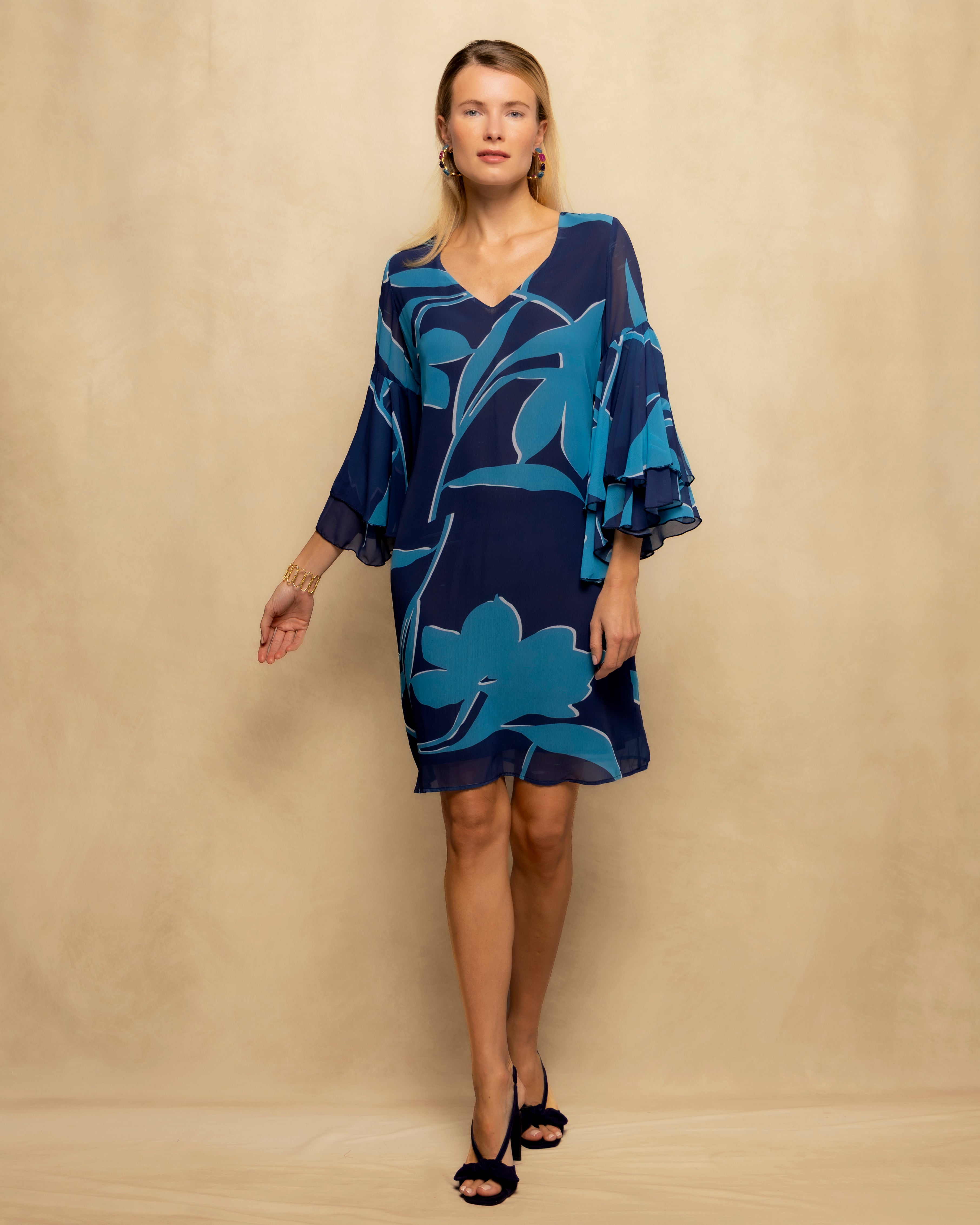 Vestido Curto Amplo com Manga Folho e Decote em V Azul-claro-3