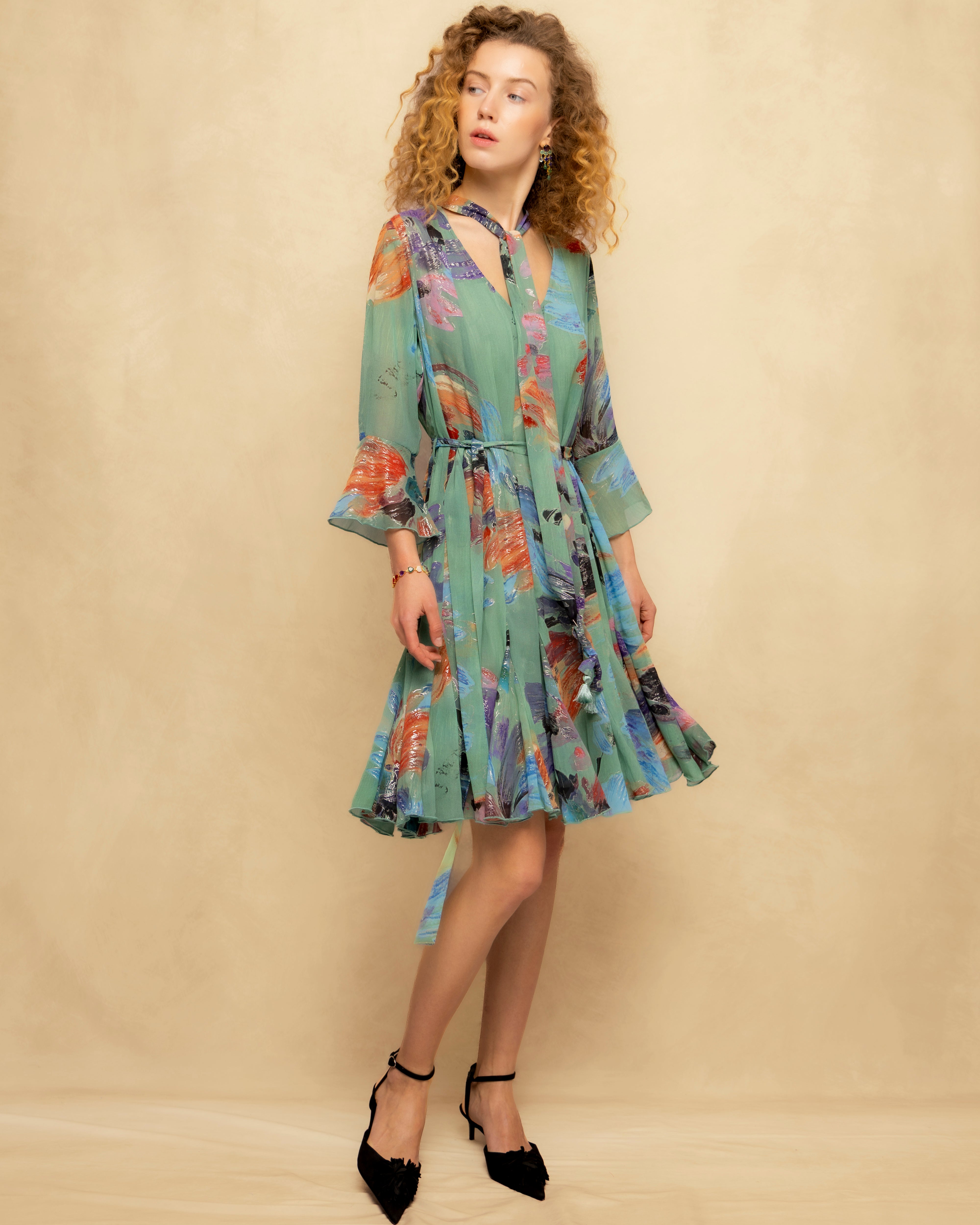 Vestido Curto Fluido com Gola em V e Manga Ampla Verde-1