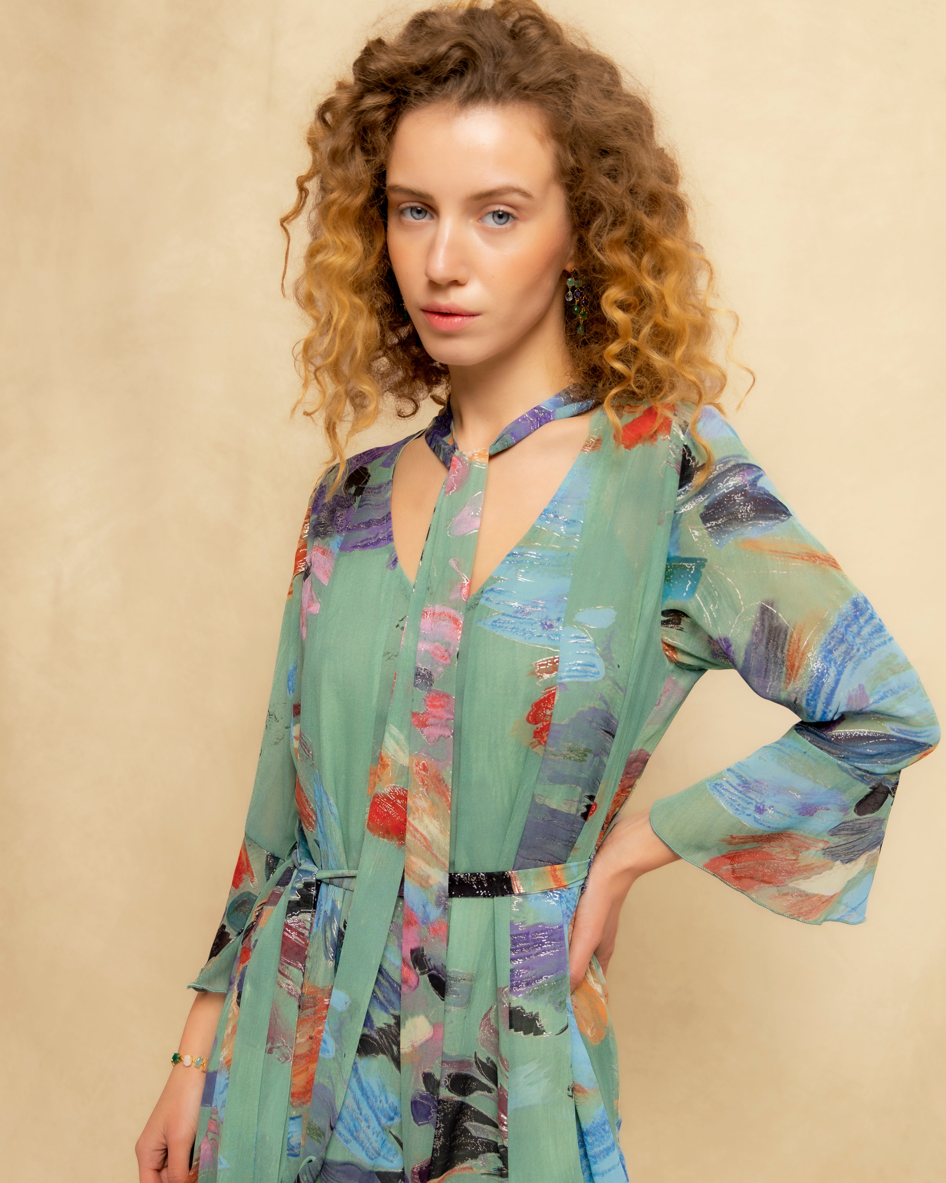 Vestido Curto Fluido com Gola em V e Manga Ampla Verde-4