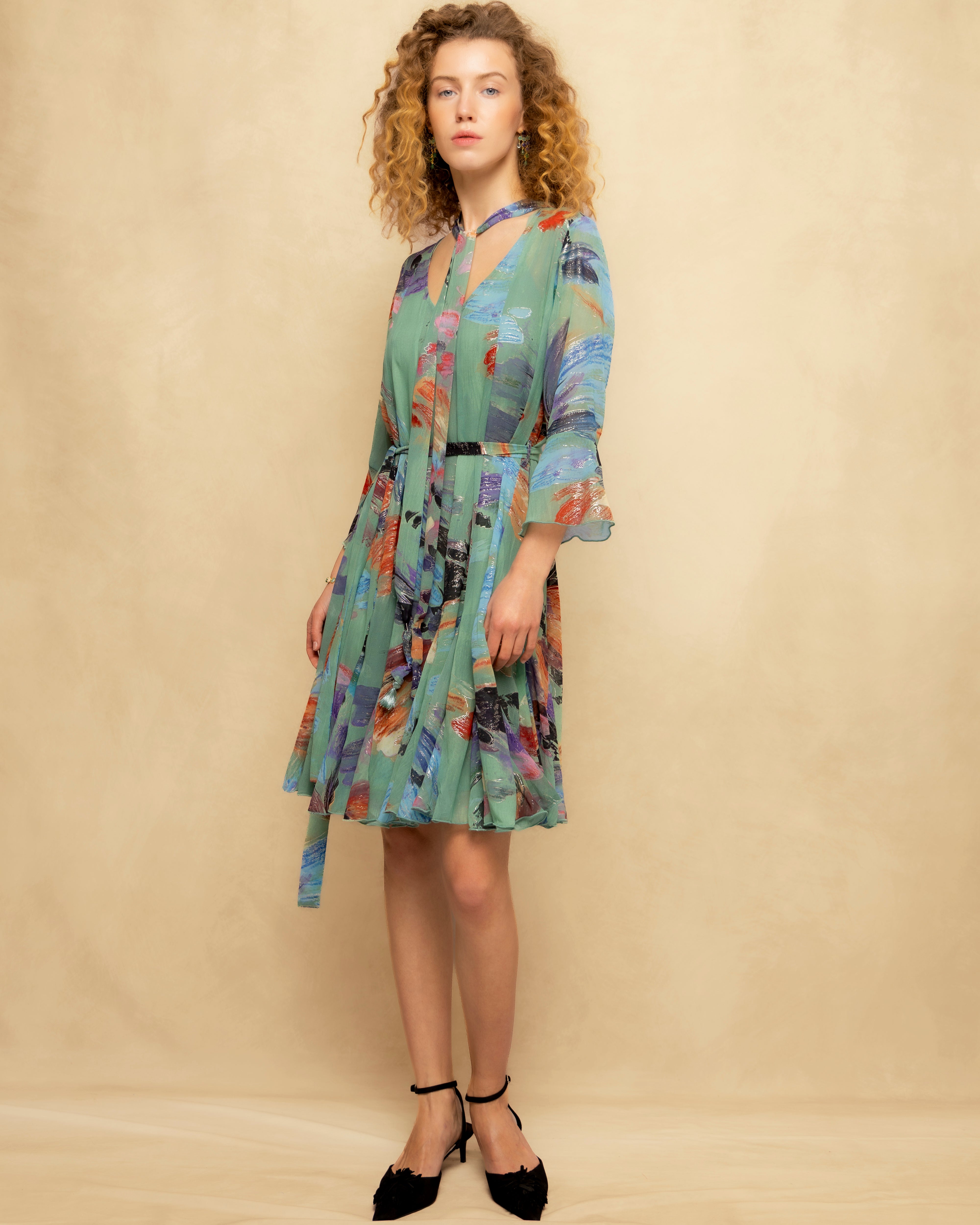Vestido Curto Fluido com Gola em V e Manga Ampla Verde-7