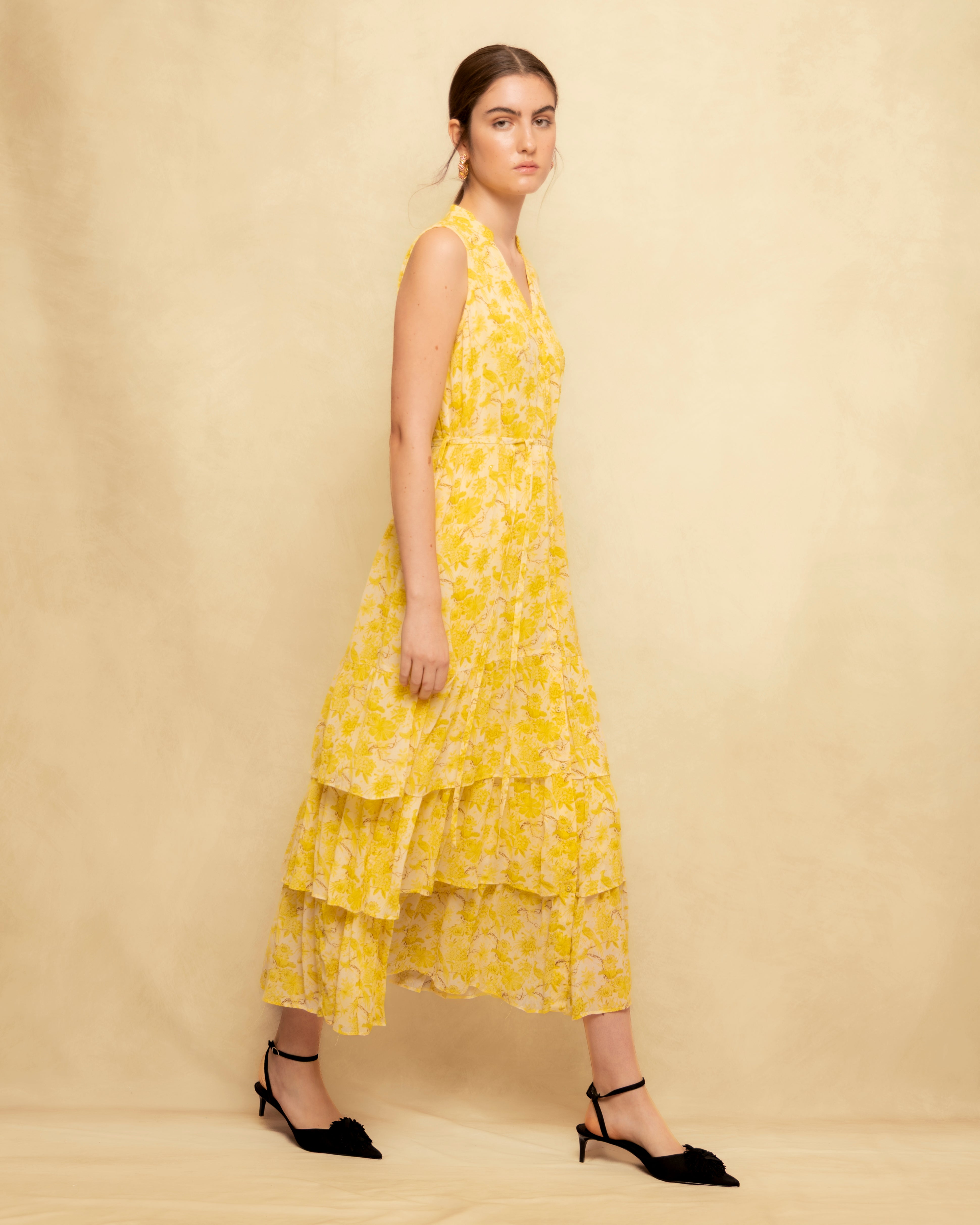 Vestido Comprido Escalonado sem Mangas com Cinto Amarelo-5