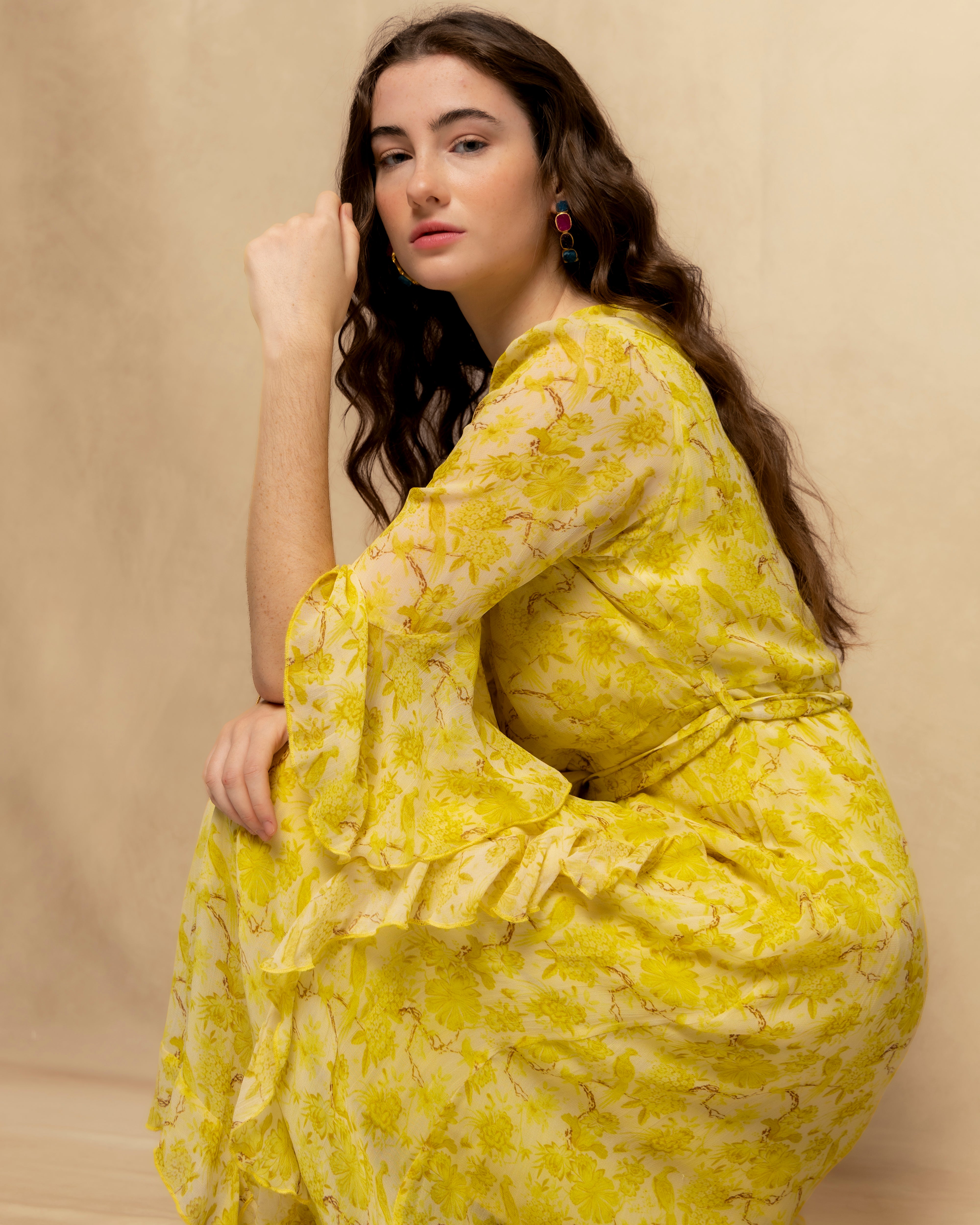 Vestido Comprido com Decote em V de Manga Comprida e Saia Assimétrica Amarelo-2