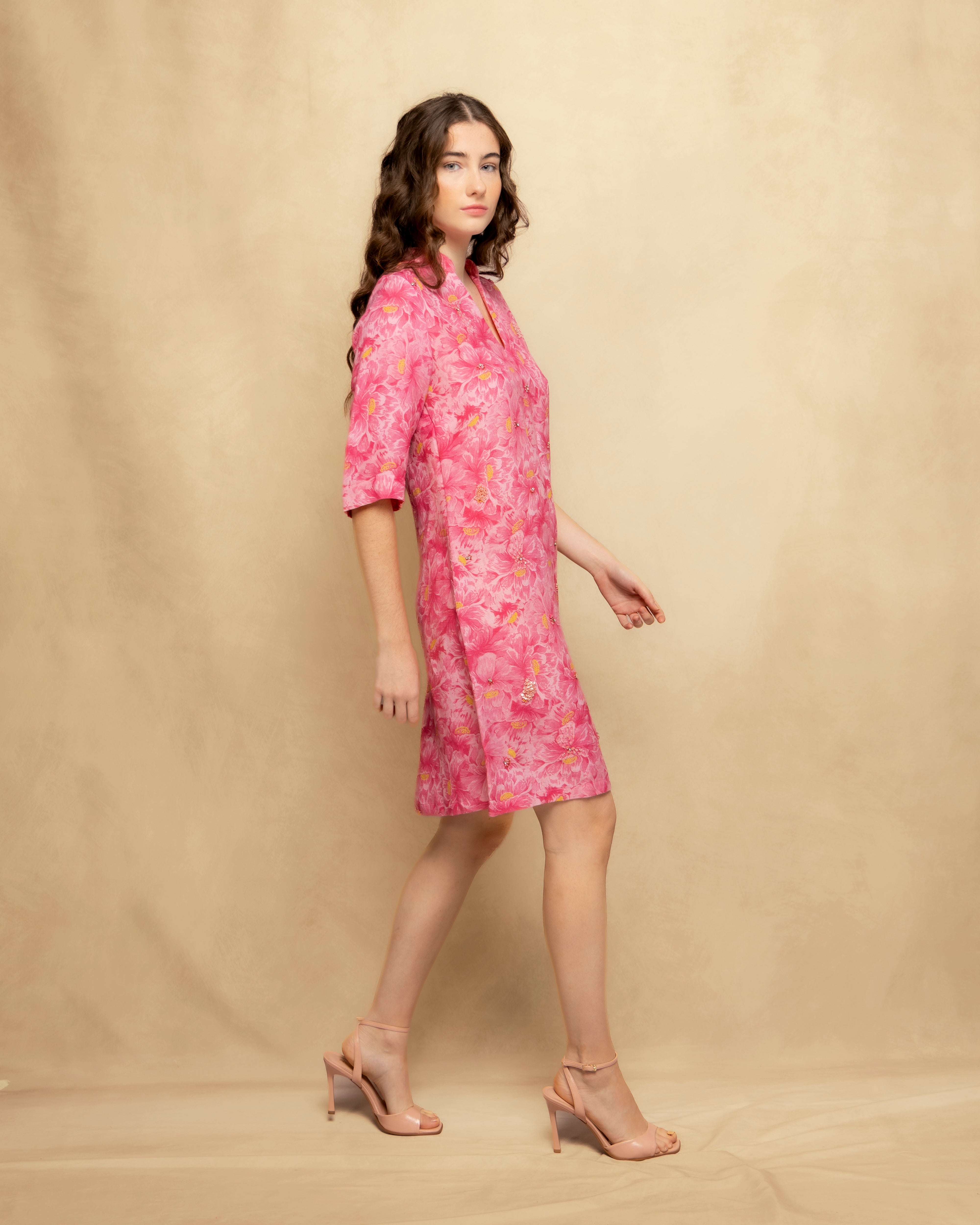 Vestido Curto Fluído com Estampado Floral Rosa-5