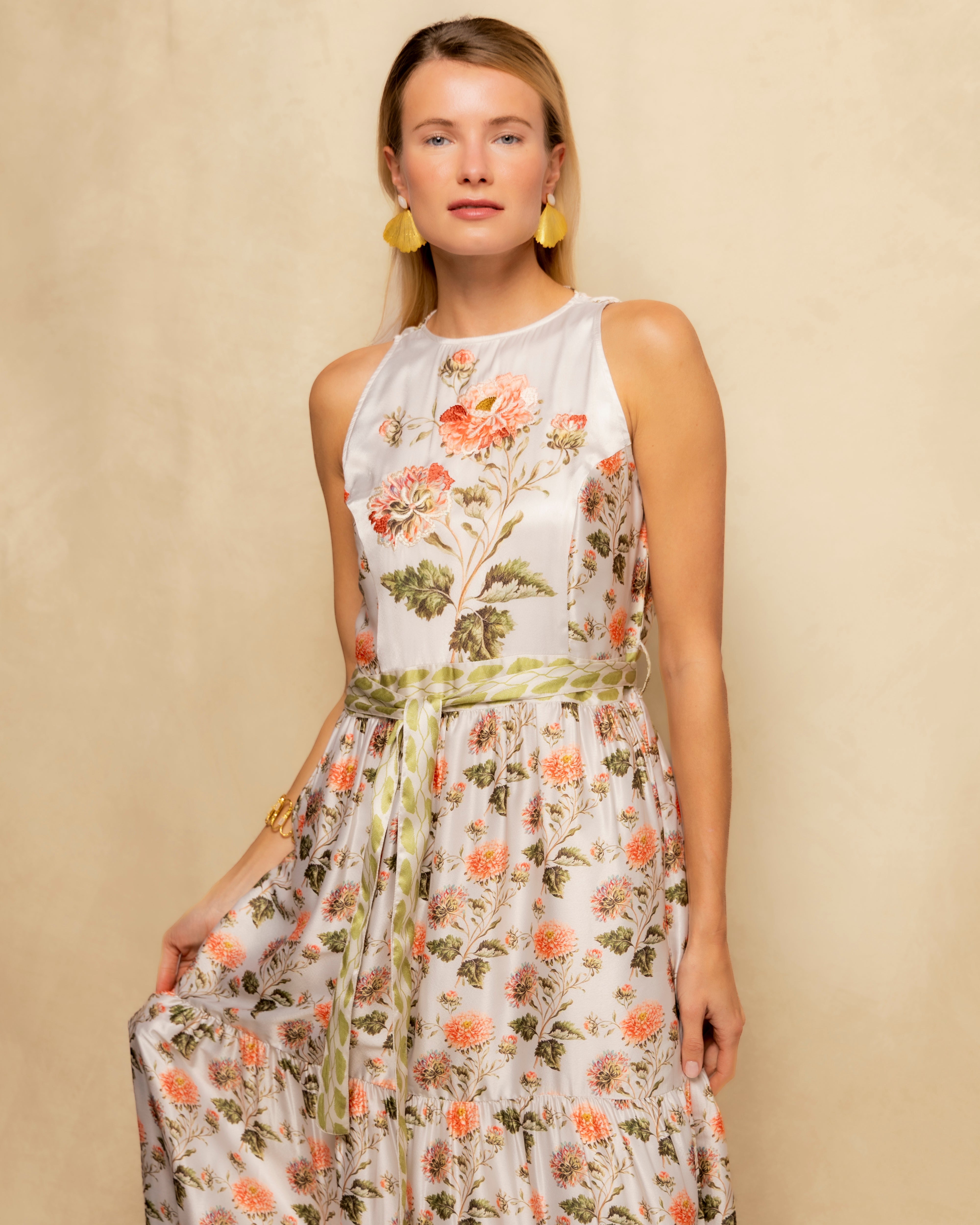 Vestido Comprido sem Mangas com Estampado Floral e Cinto Branco-3