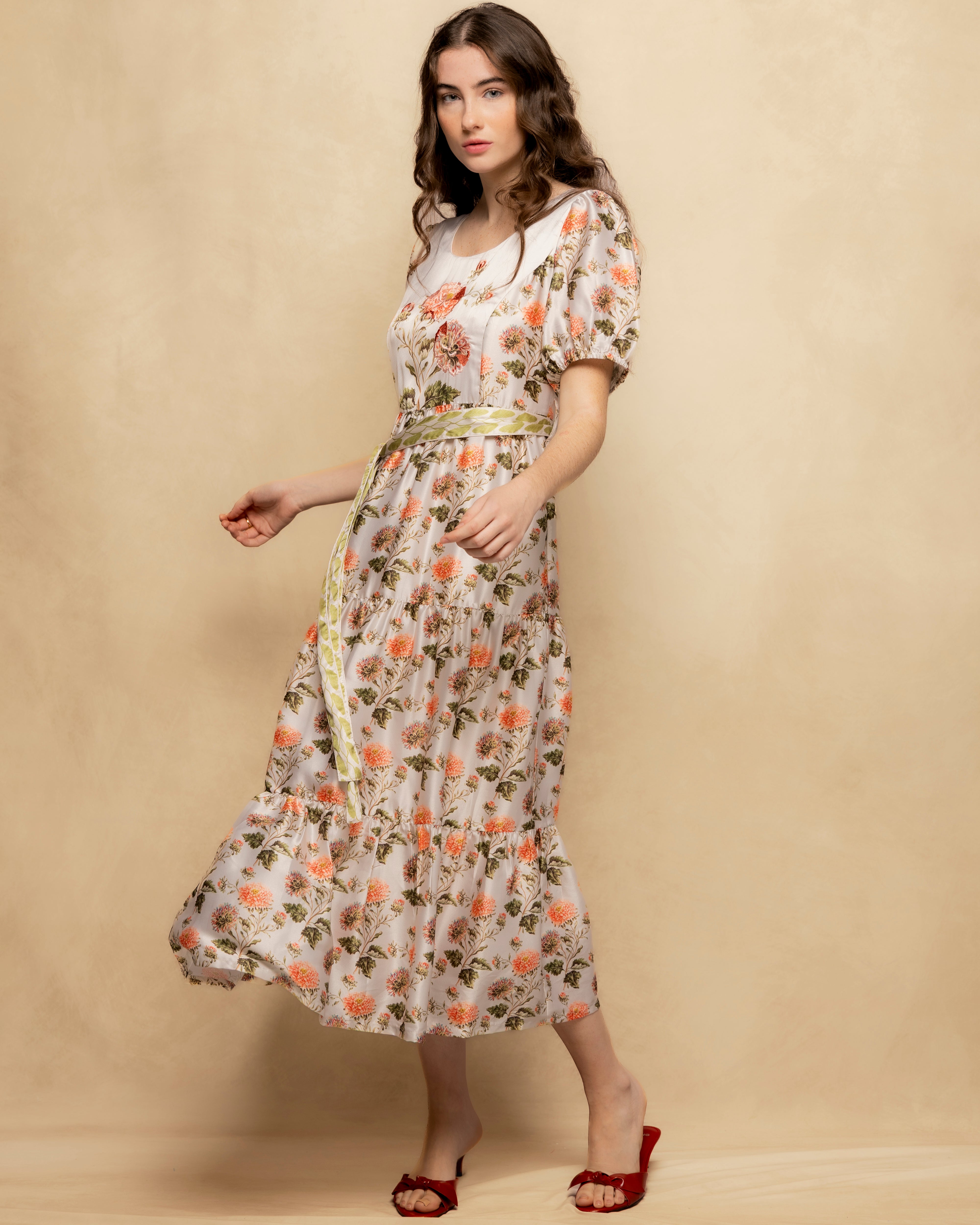 Imagem 0 de Vestido Midi com Decote Redondo de Manga Curta e Estampado Floral