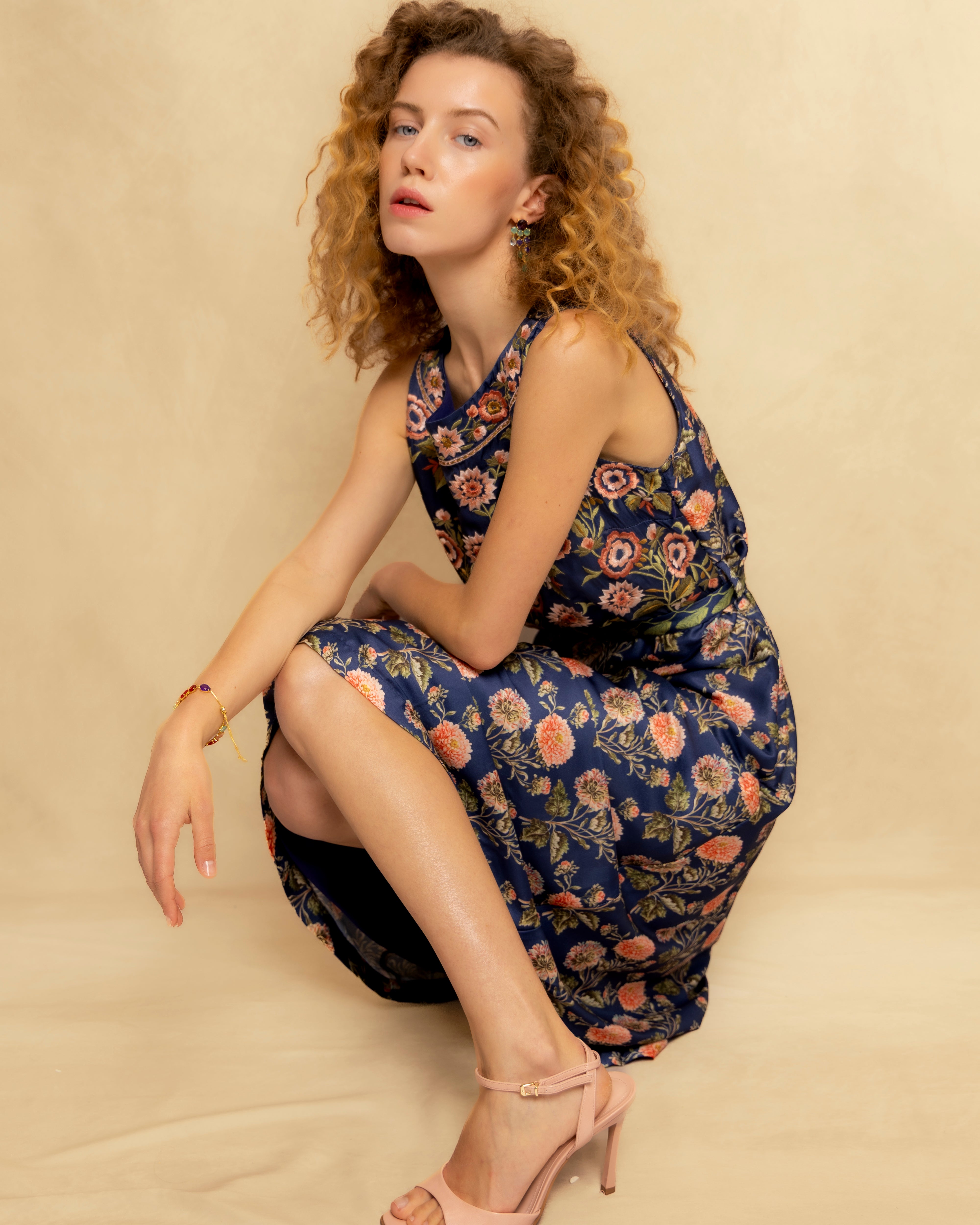 Vestido Curto com Decote Redondo e Estampado Floral Contínuo Azul-3
