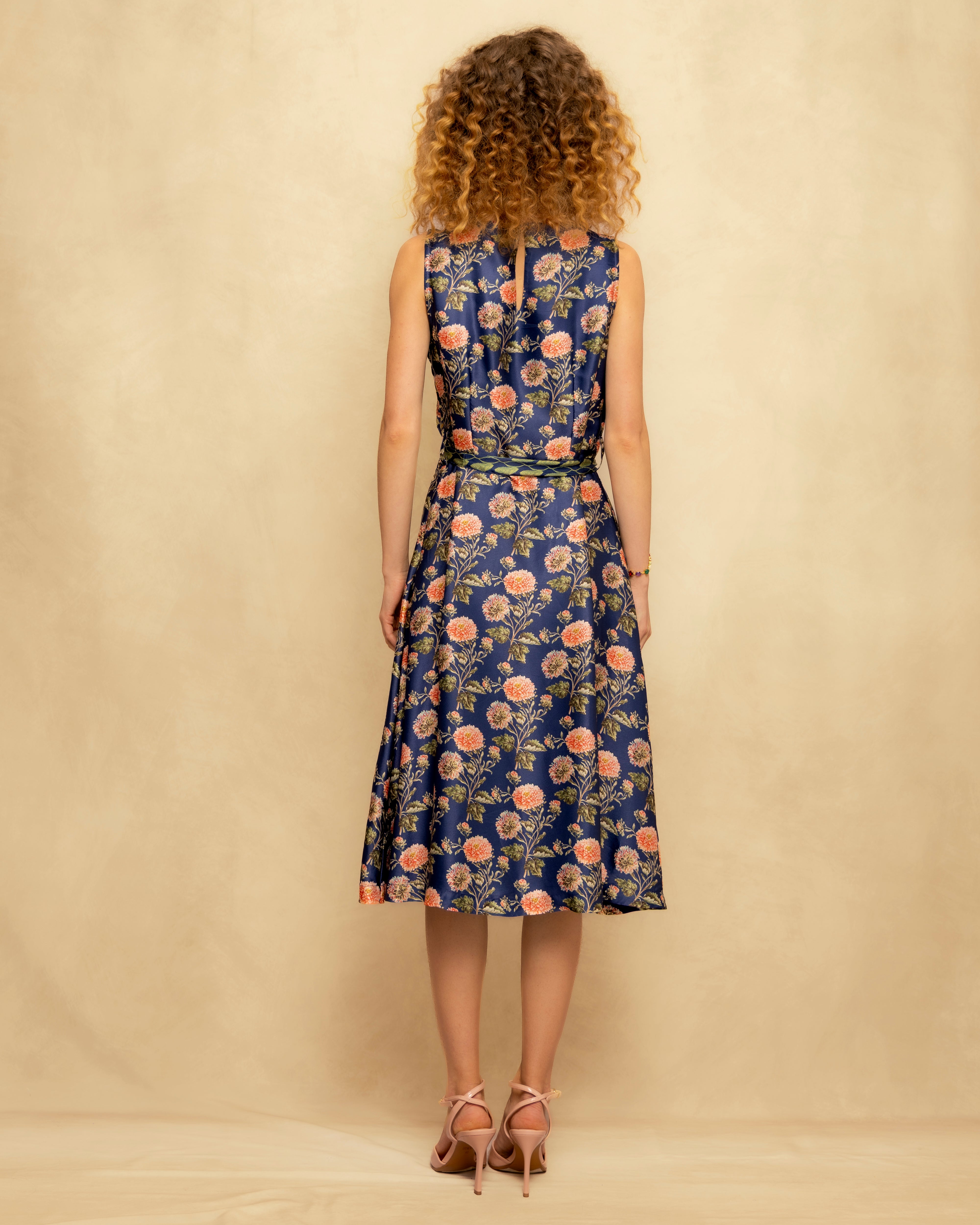 Vestido Curto com Decote Redondo e Estampado Floral Contínuo Azul-5