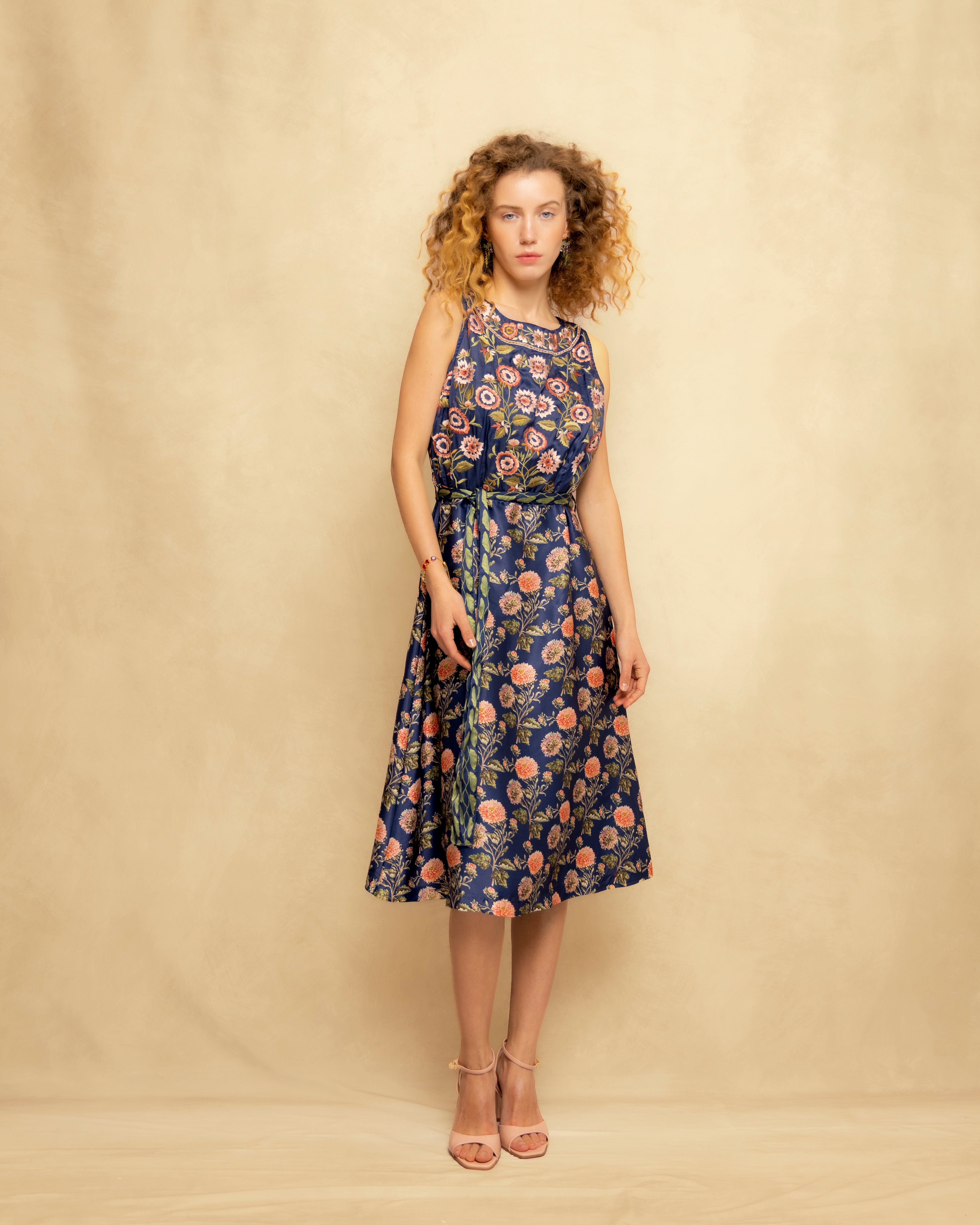 Vestido Curto com Decote Redondo e Estampado Floral Contínuo Azul-6