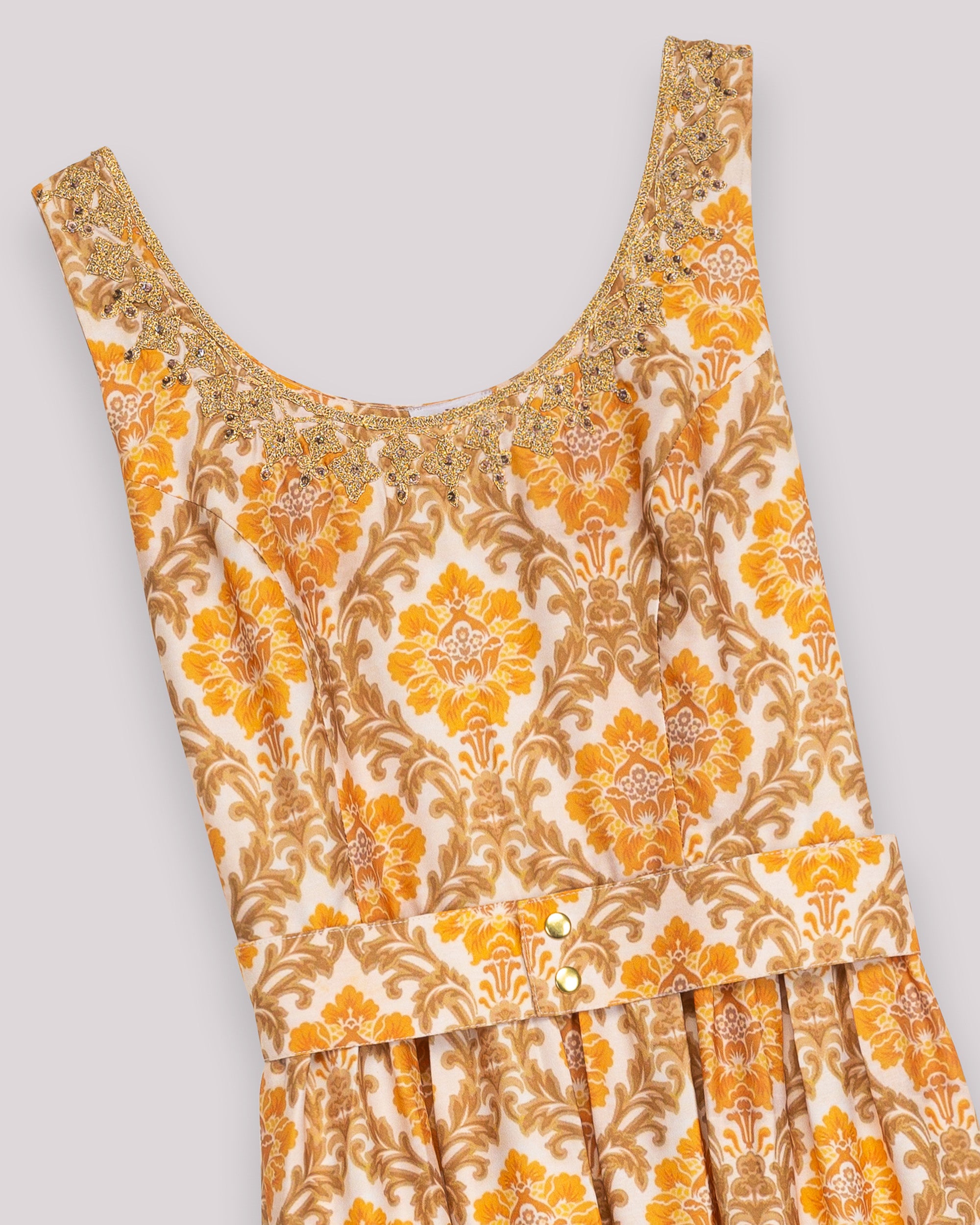 Vestido Comprido sem Mangas com Bordado Floral no Peito Amarelo-7