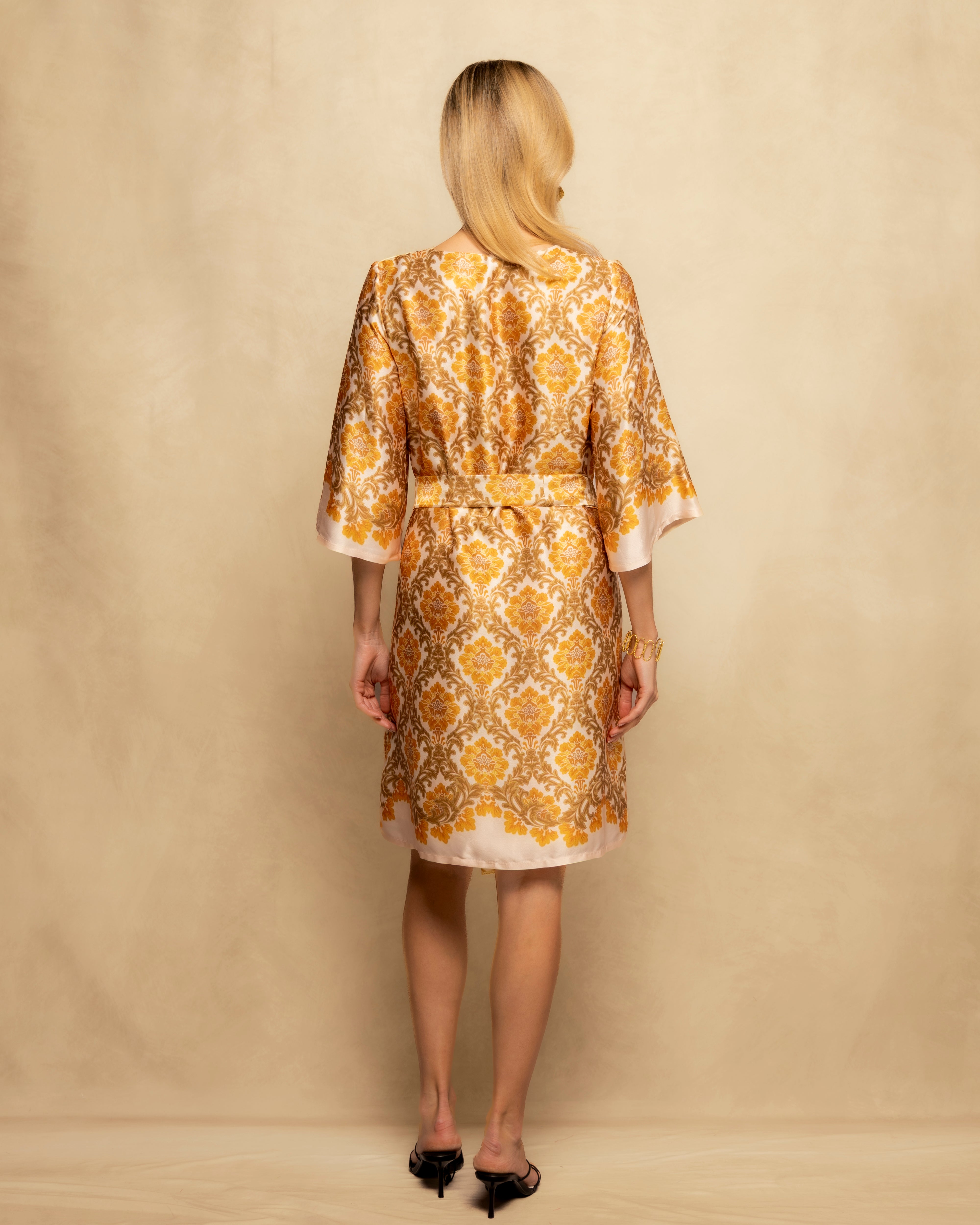 Vestido Curto de Manga 3/4 Estampado e Cinto com Nó Amarelo-5