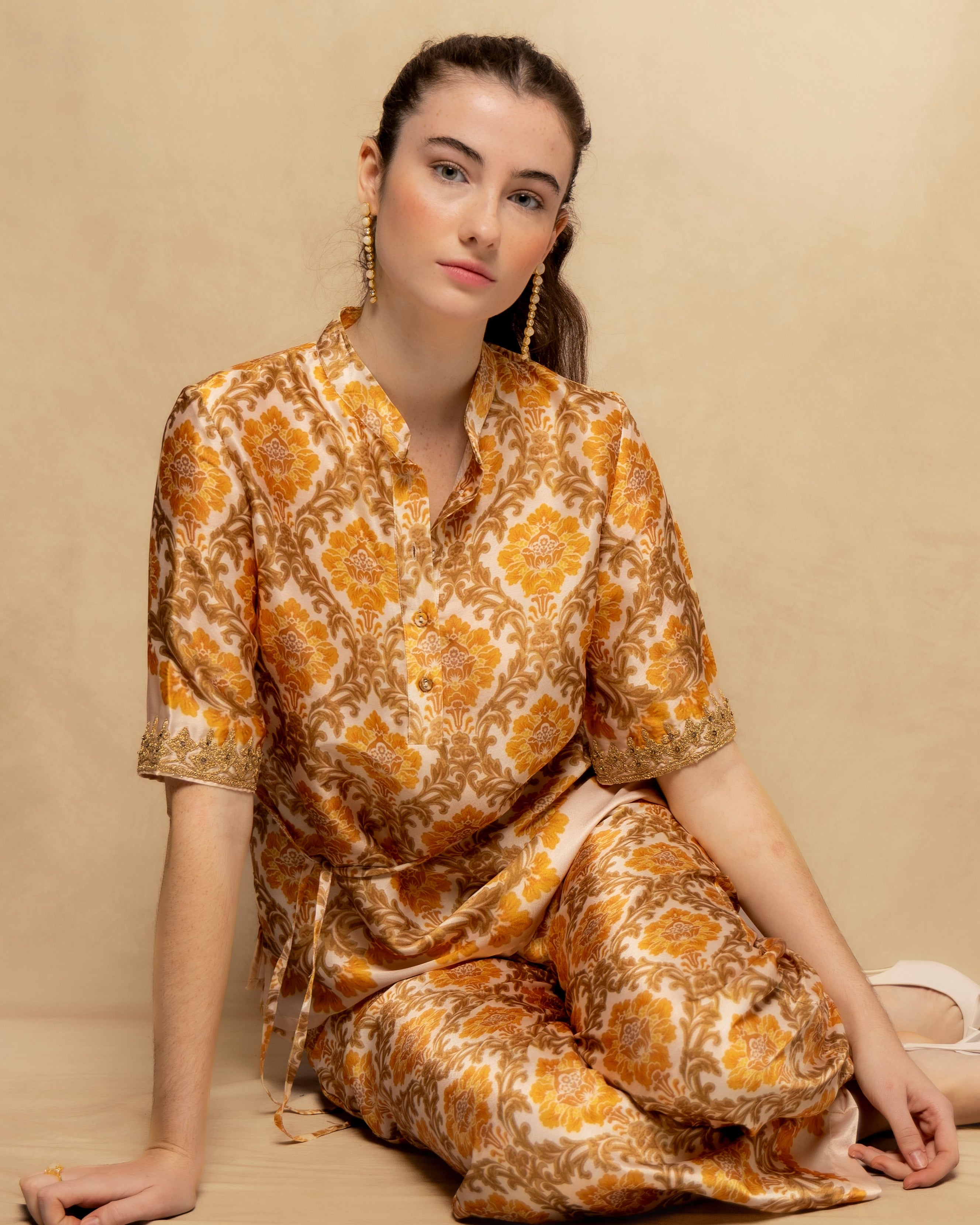 Blusa Estampada com Manga Curta Fecho Frontal e Laçada Lateral Amarelo-2