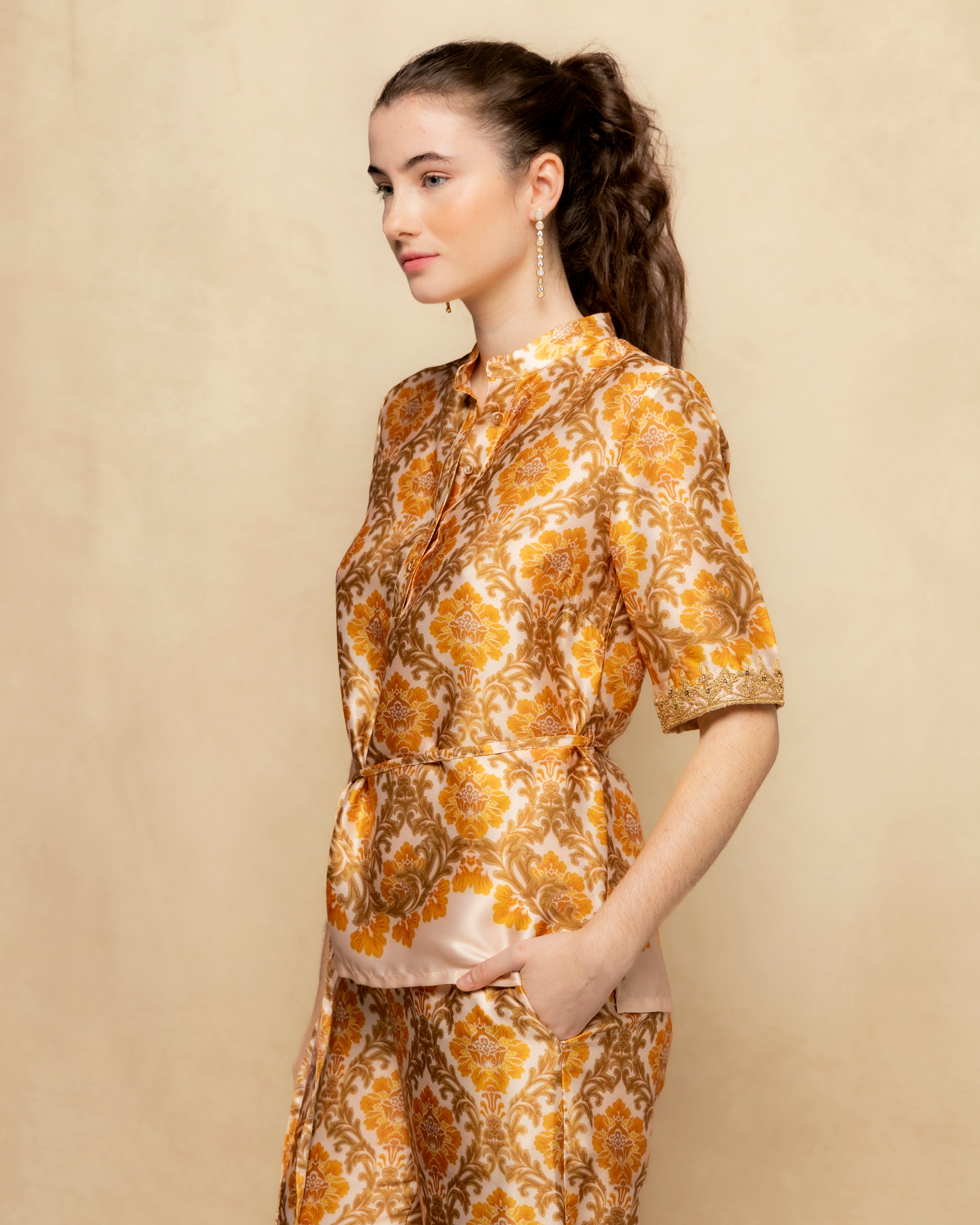 Blusa Estampada com Manga Curta Fecho Frontal e Laçada Lateral Amarelo-3