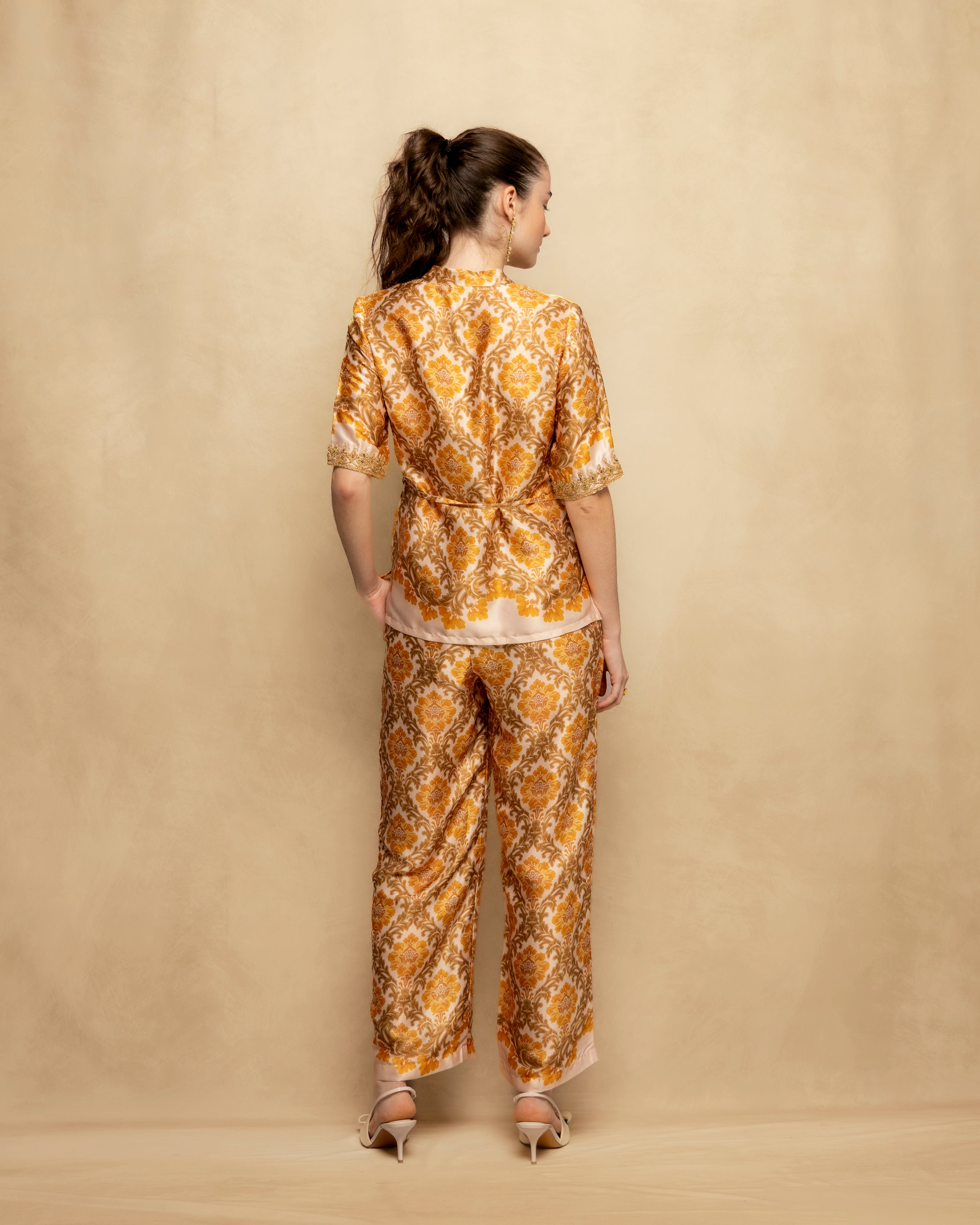 Blusa Estampada com Manga Curta Fecho Frontal e Laçada Lateral Amarelo-4