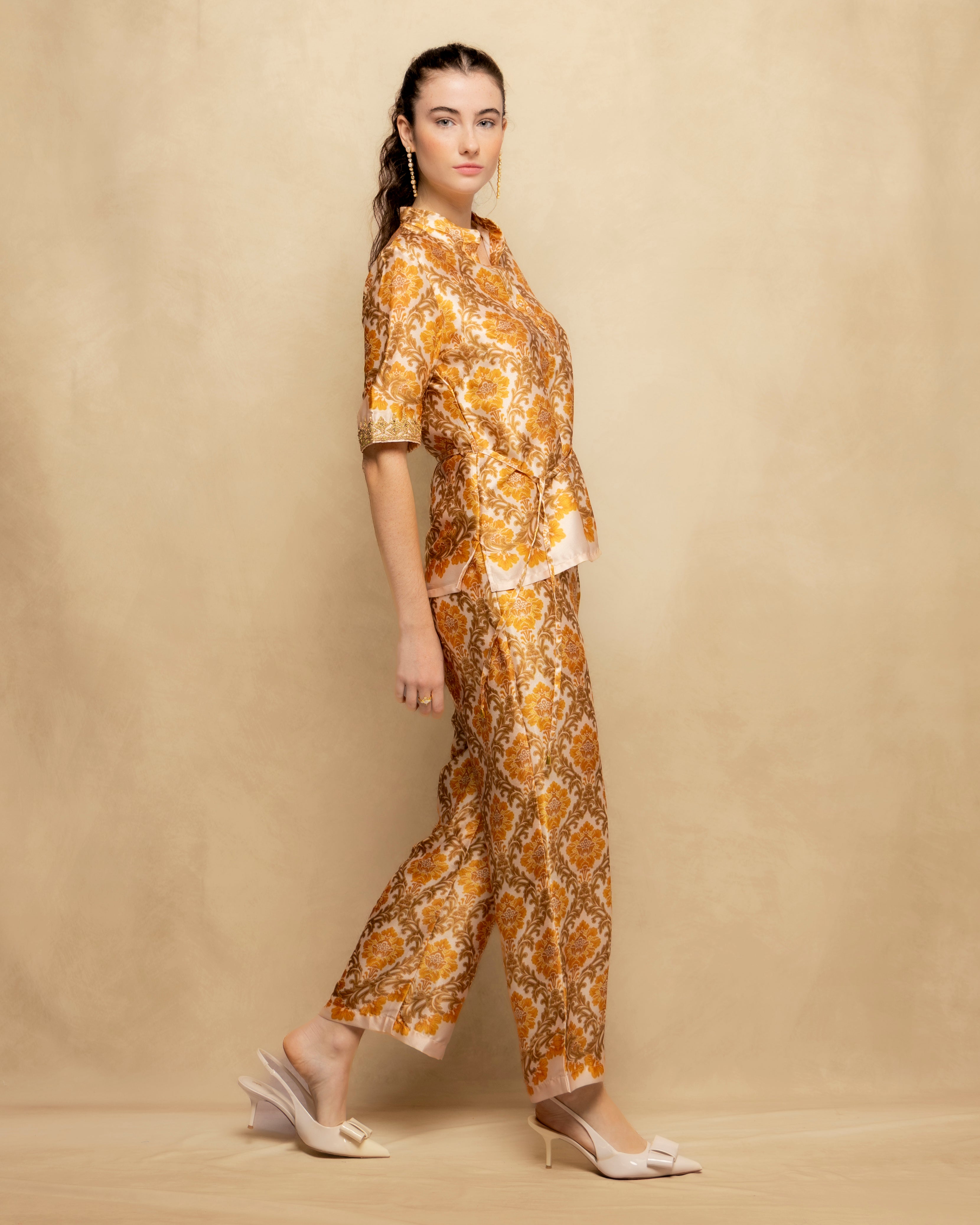 Blusa Estampada com Manga Curta Fecho Frontal e Laçada Lateral Amarelo-6