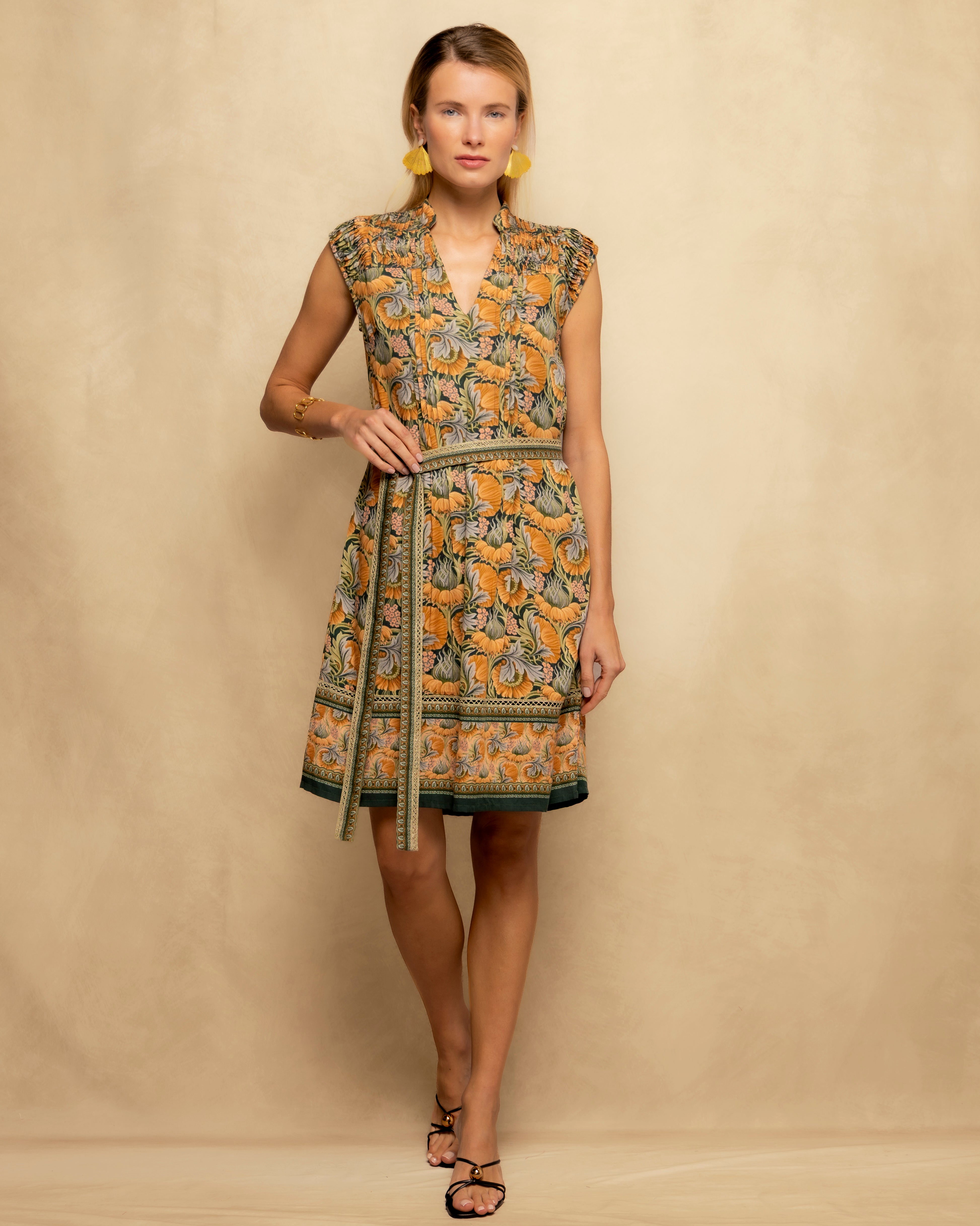 Vestido Curto sem Mangas com Aplicações Bordadas Florais Verde-3