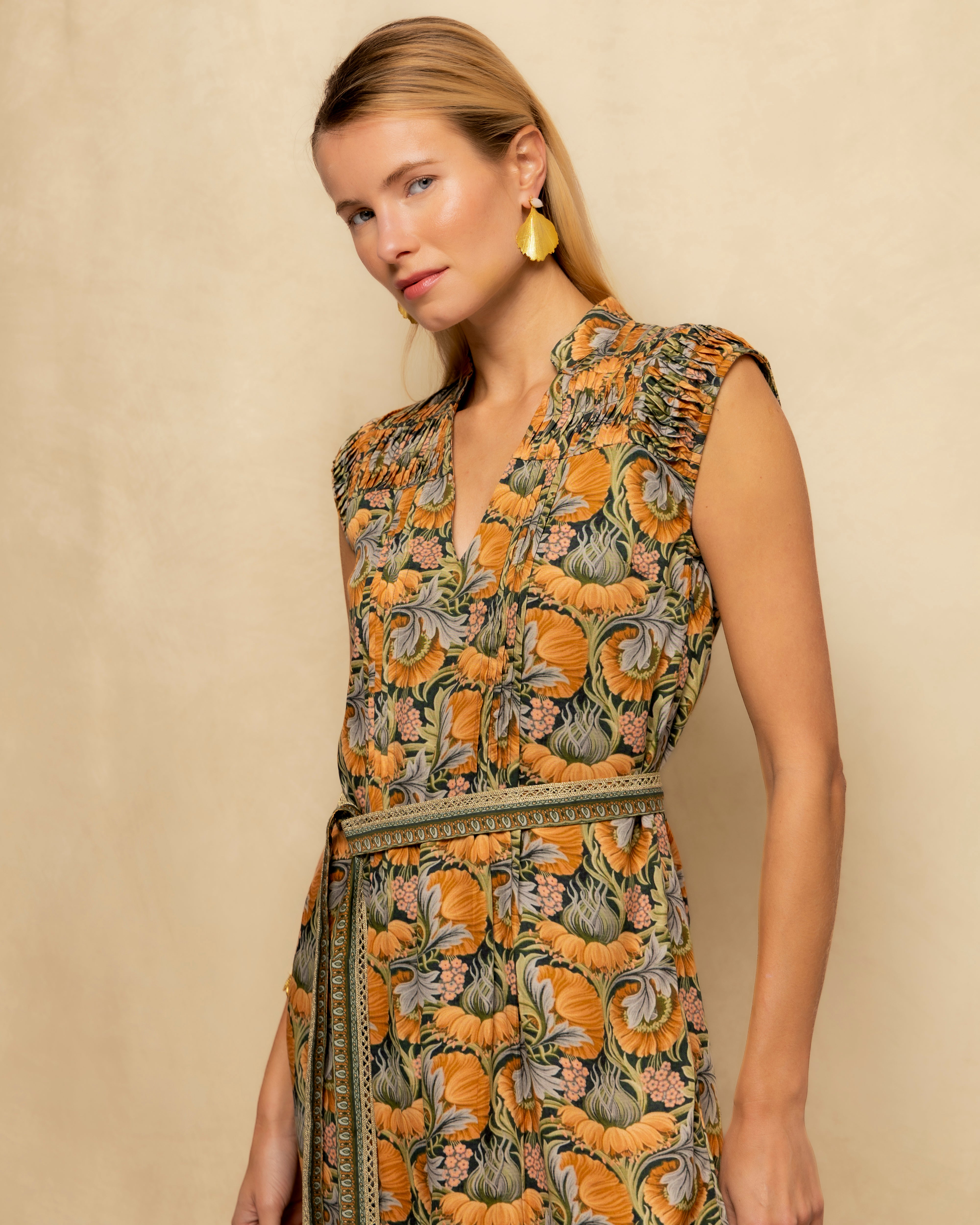 Vestido Curto sem Mangas com Aplicações Bordadas Florais Verde-4