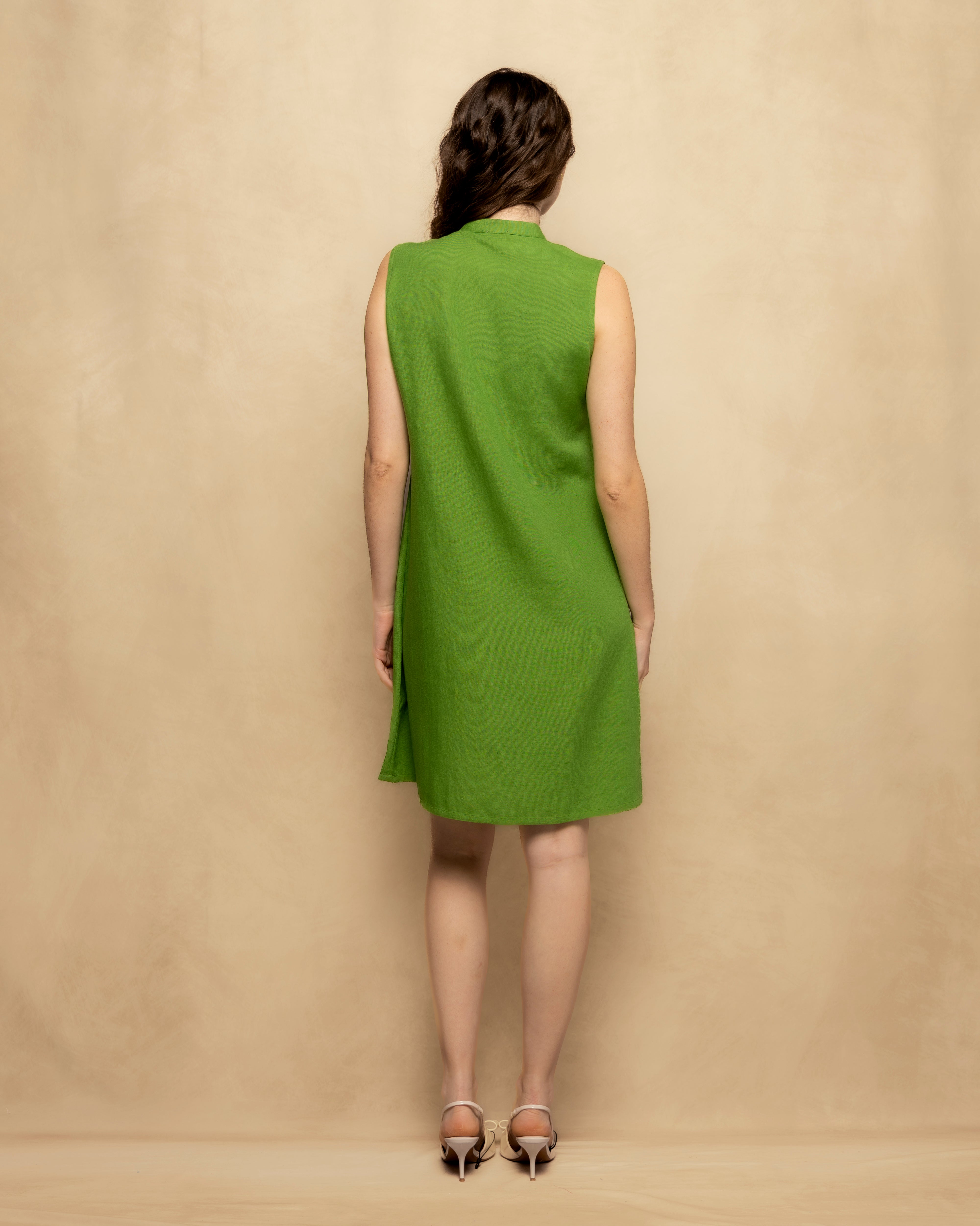 Vestido Curto com Decote em V e Bordado Verde-5