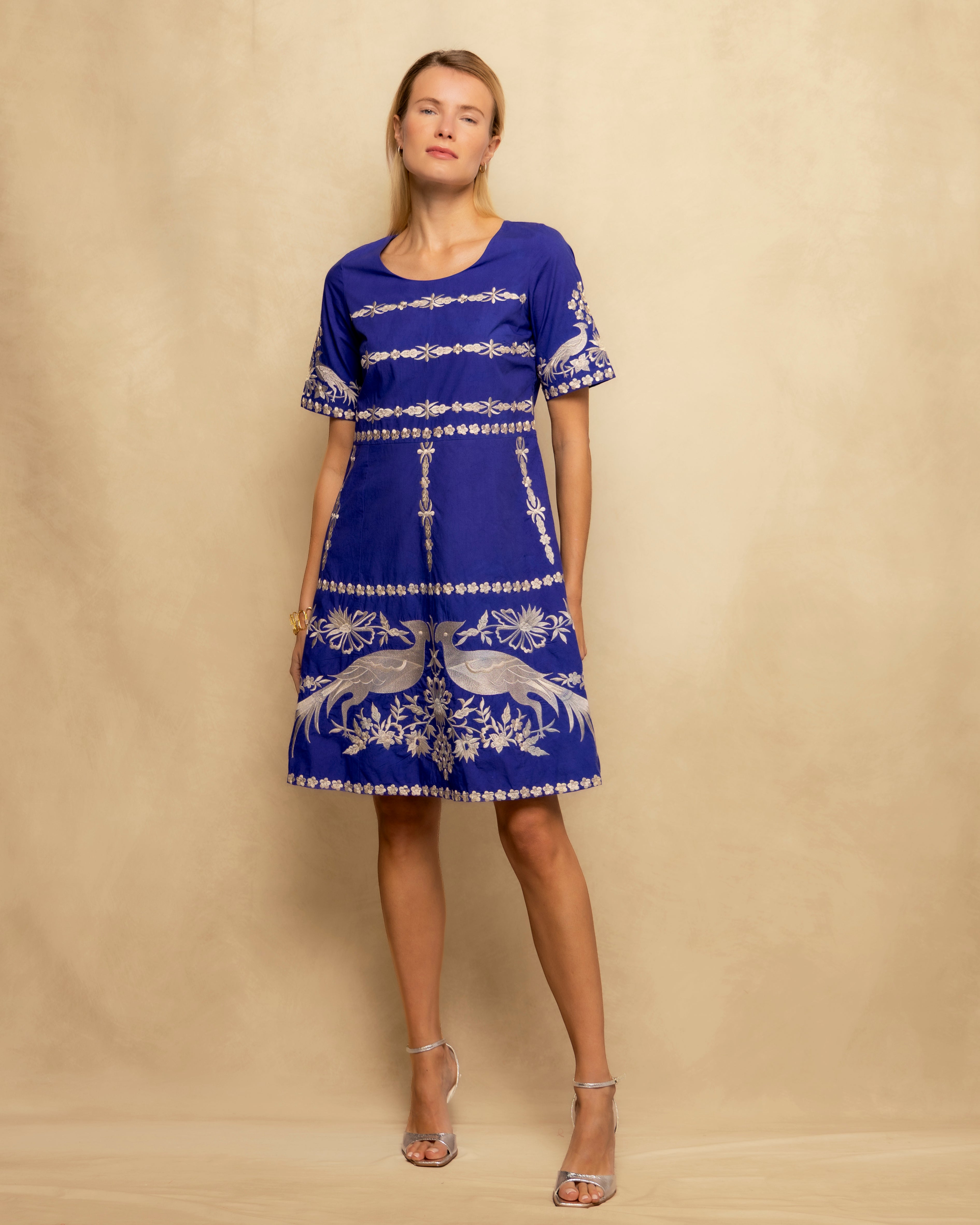 Vestido Curto de Inspiração Artesanal com Manga Curta Azul-2