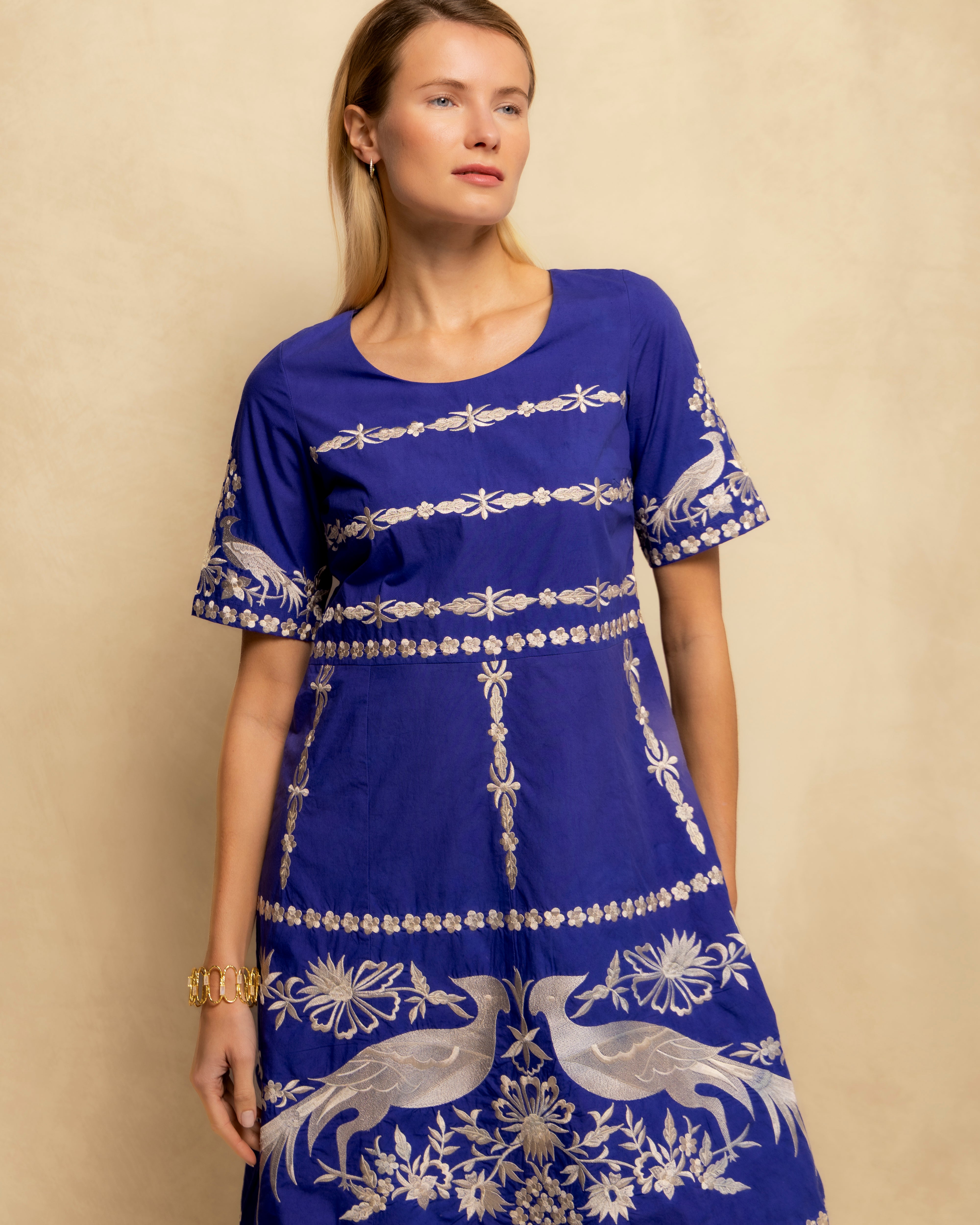 Vestido Curto de Inspiração Artesanal com Manga Curta Azul-3