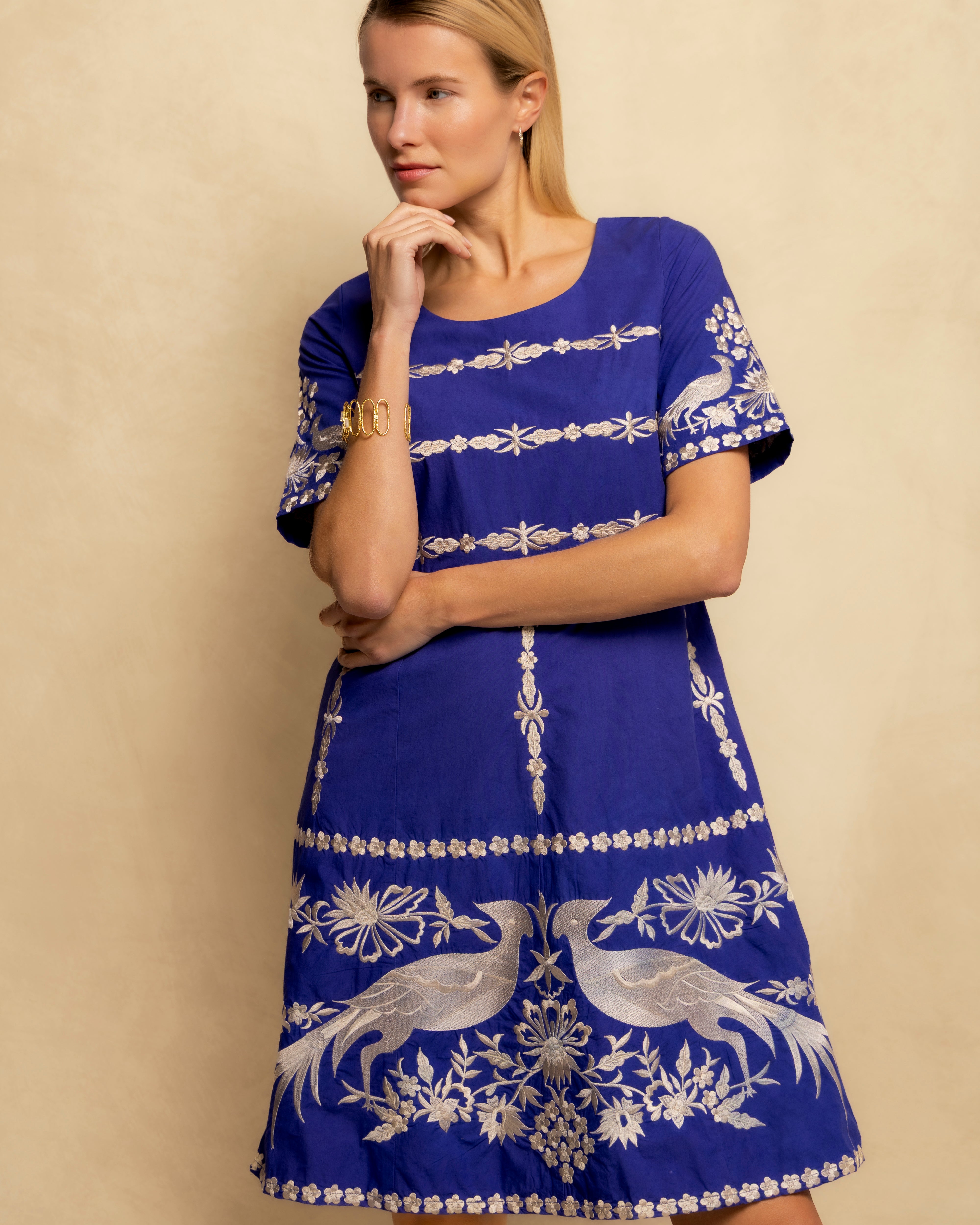 Vestido Curto de Inspiração Artesanal com Manga Curta Azul-4