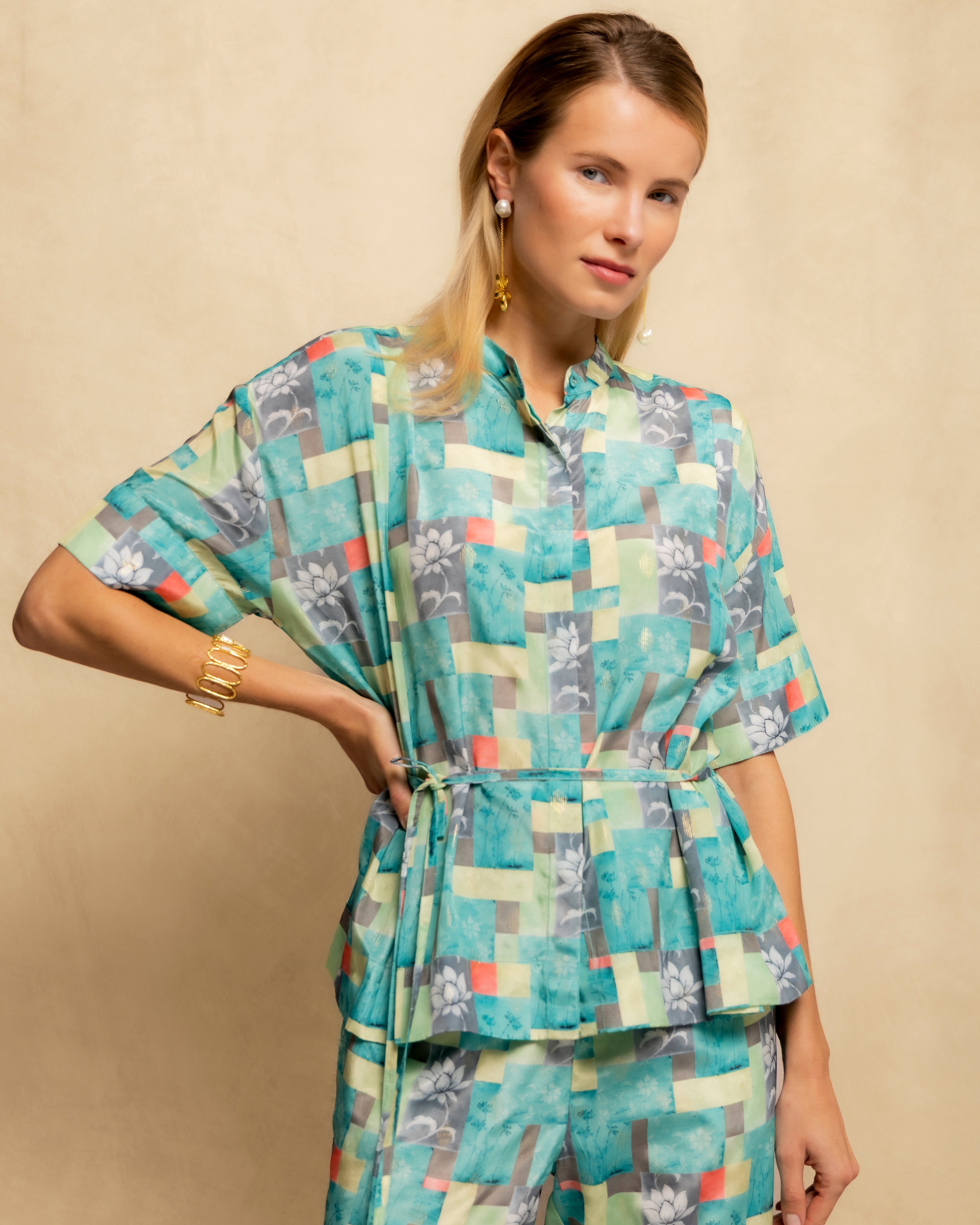 Blusa Estampada de Manga Curta com Cinto Ajustável Azul-5