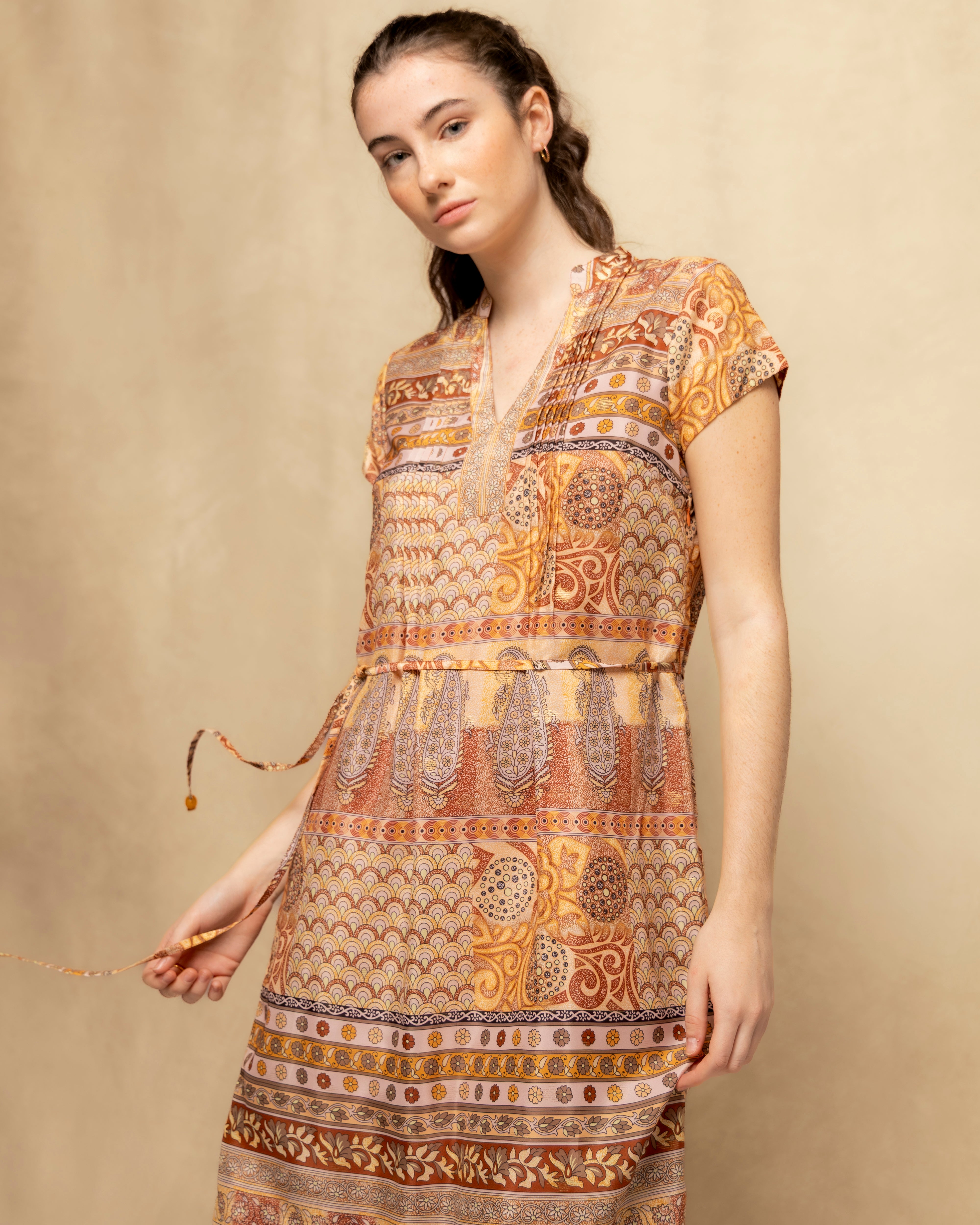 Vestido Curto Estampado com Manga Curta e Cinto Laranja-3