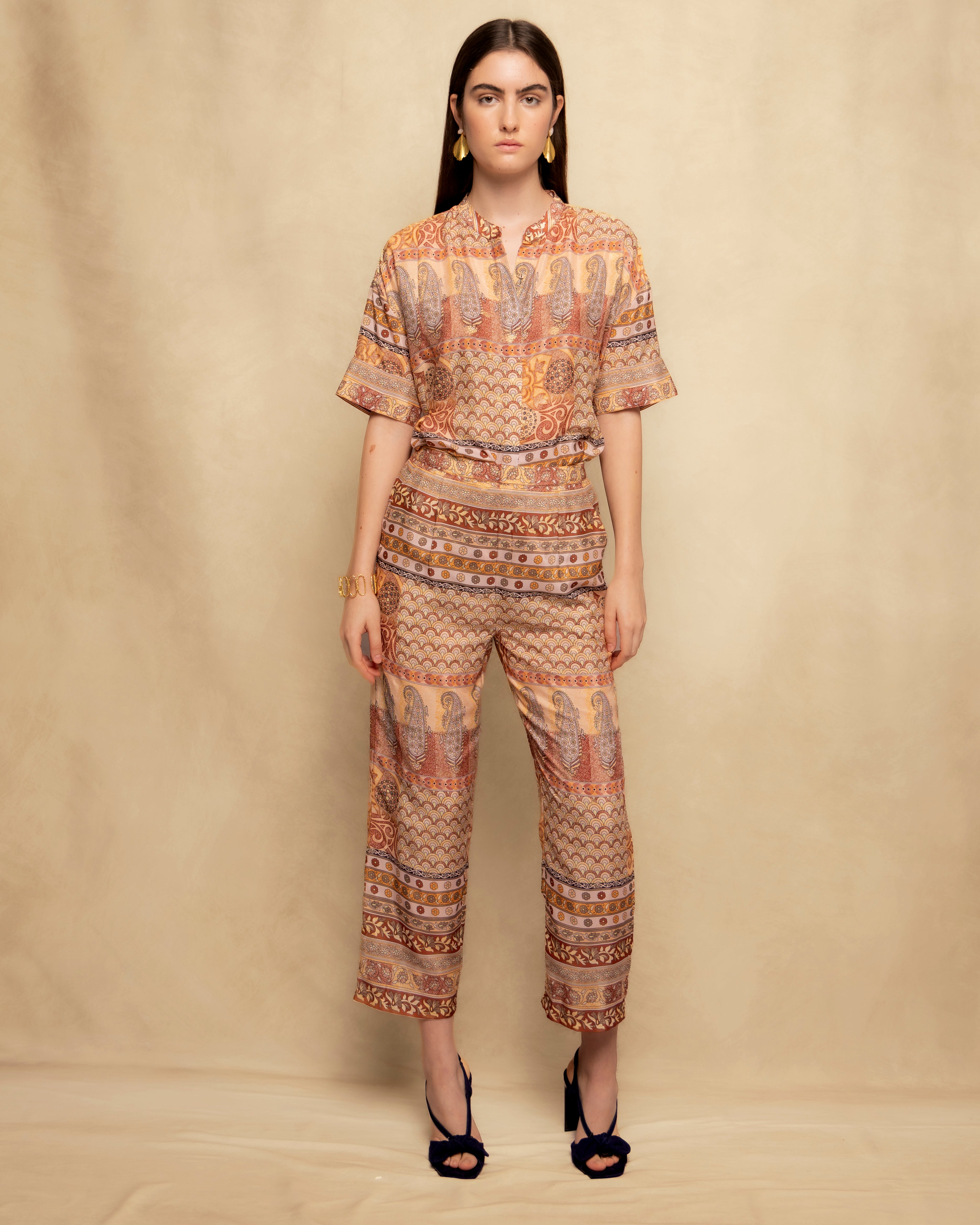 Imagem 0 de Calças Largas Estampadas de Perna a Direito