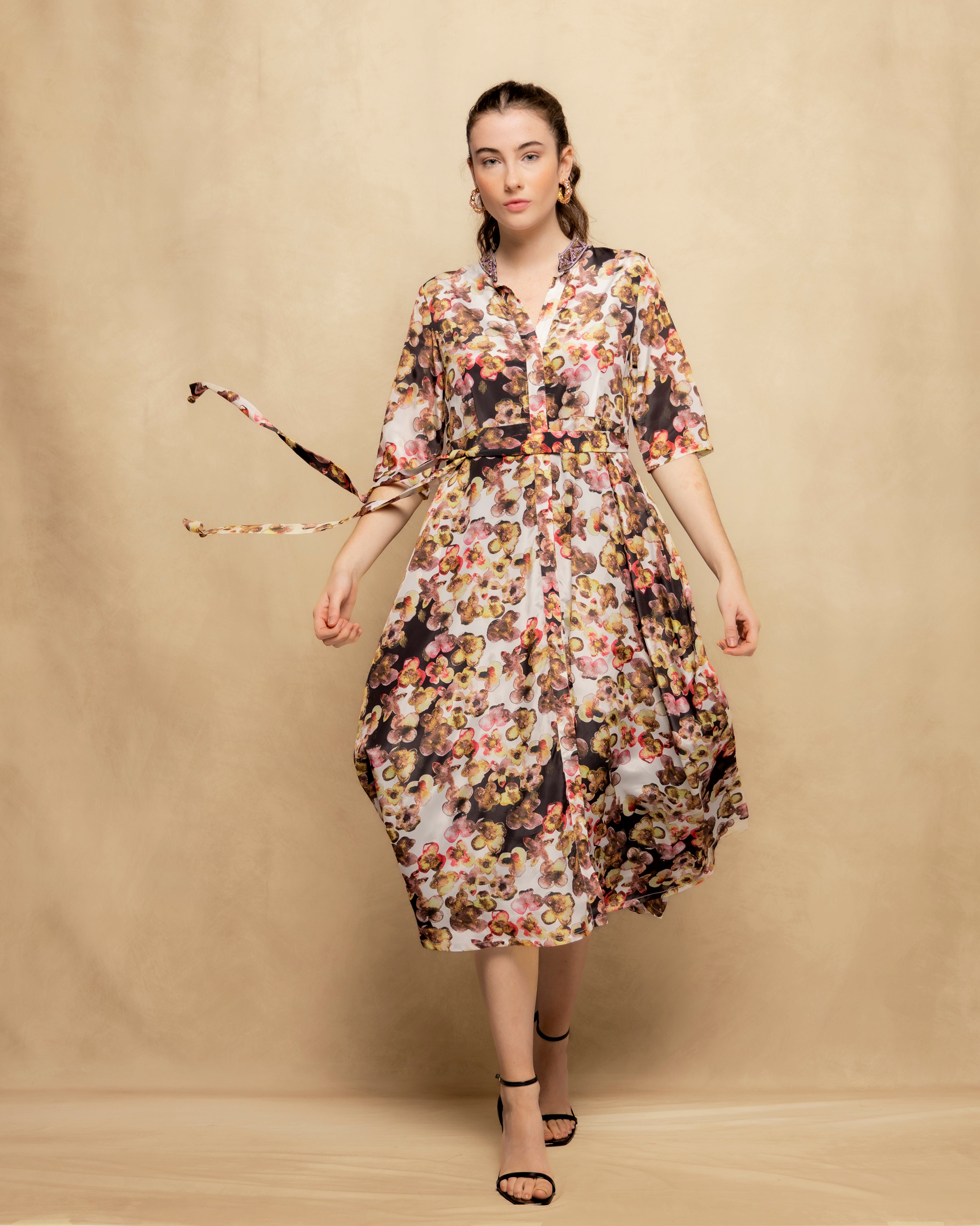 Vestido Midi Estampado com Manga 3/4 e Cinto Multicolor-2