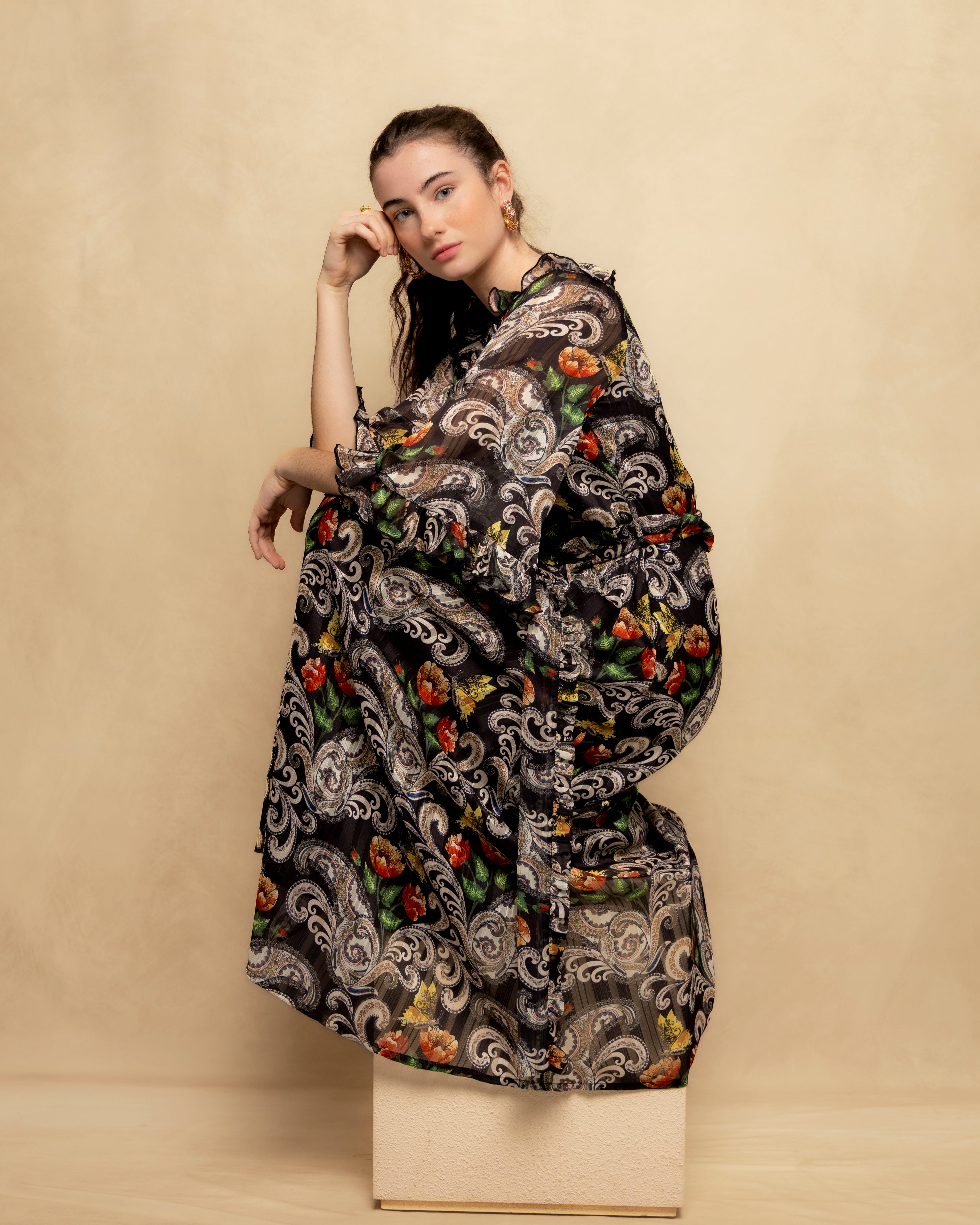 Vestido Comprido Estampado com Decote em V Folhos e Cinto Preto-3